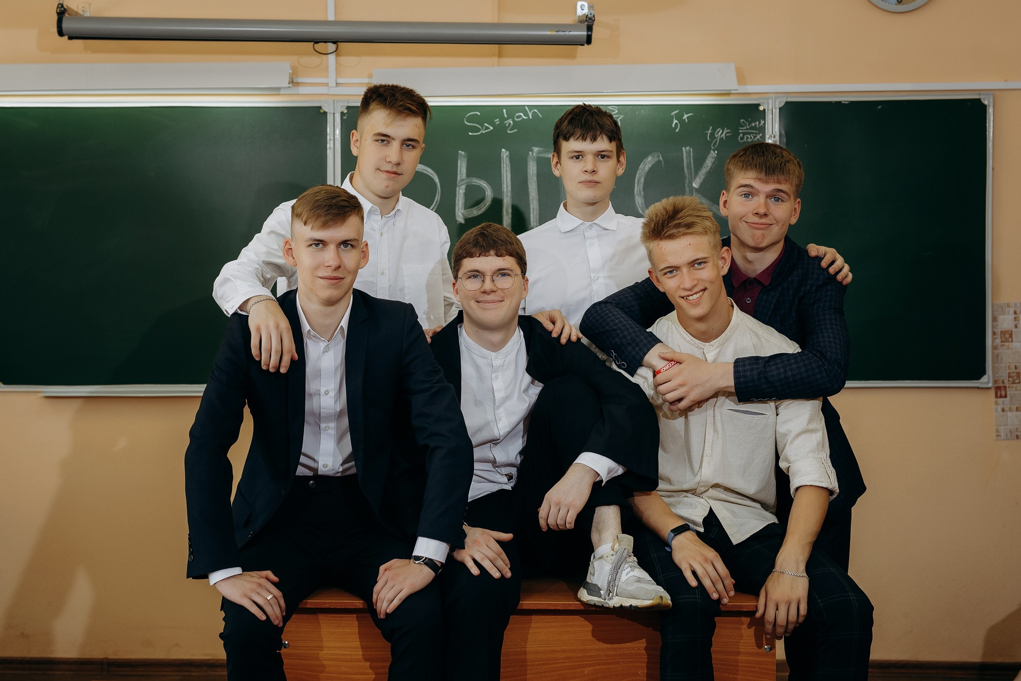 Выпускники Гимназия № 5 фотосессия в школе. Фотограф Барнаул Быстро-Качественно опыт 15+лет