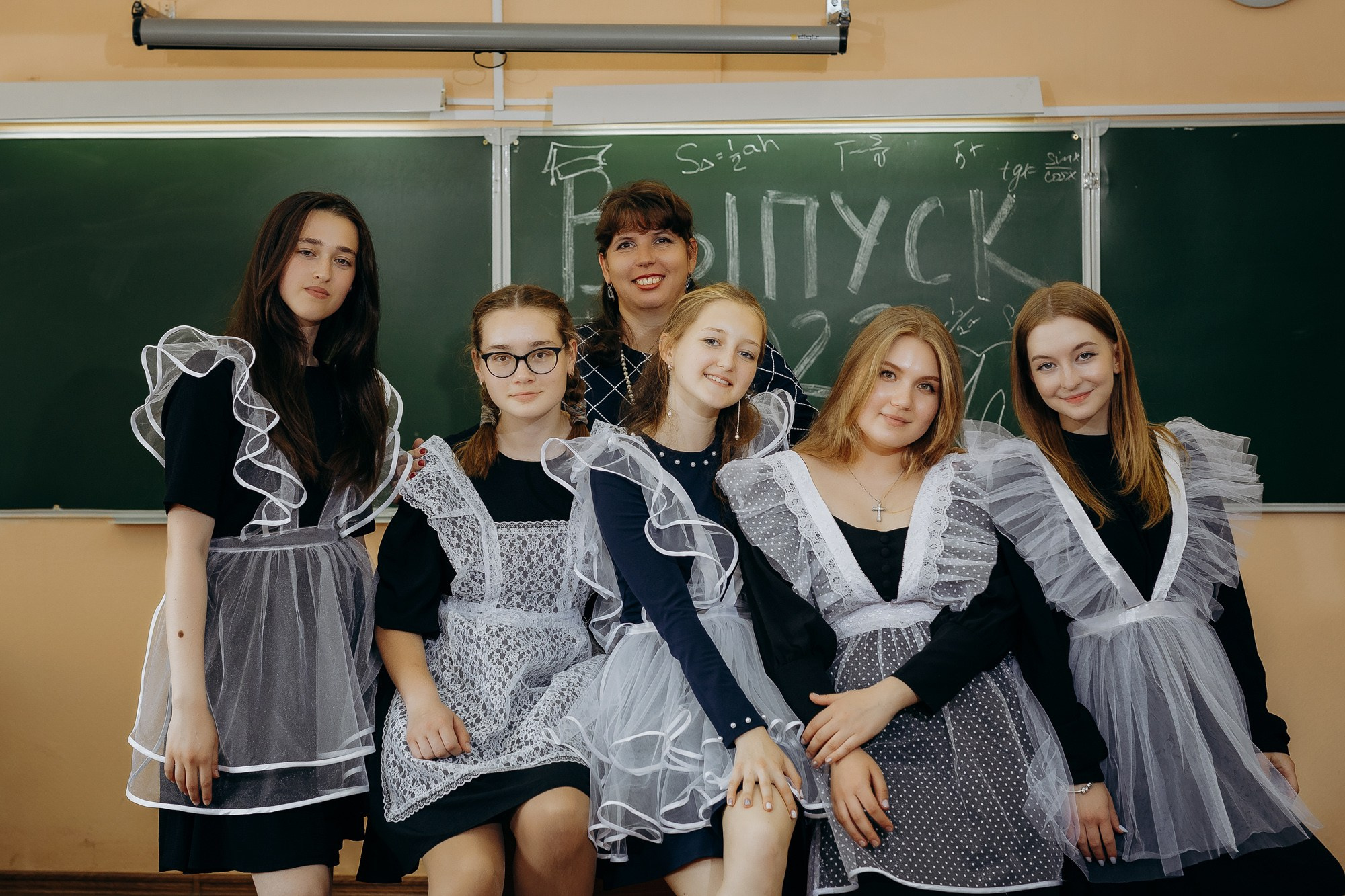 Выпускники Гимназия № 5 фотосессия в школе. Фотограф Барнаул Быстро-Качественно опыт 15+лет