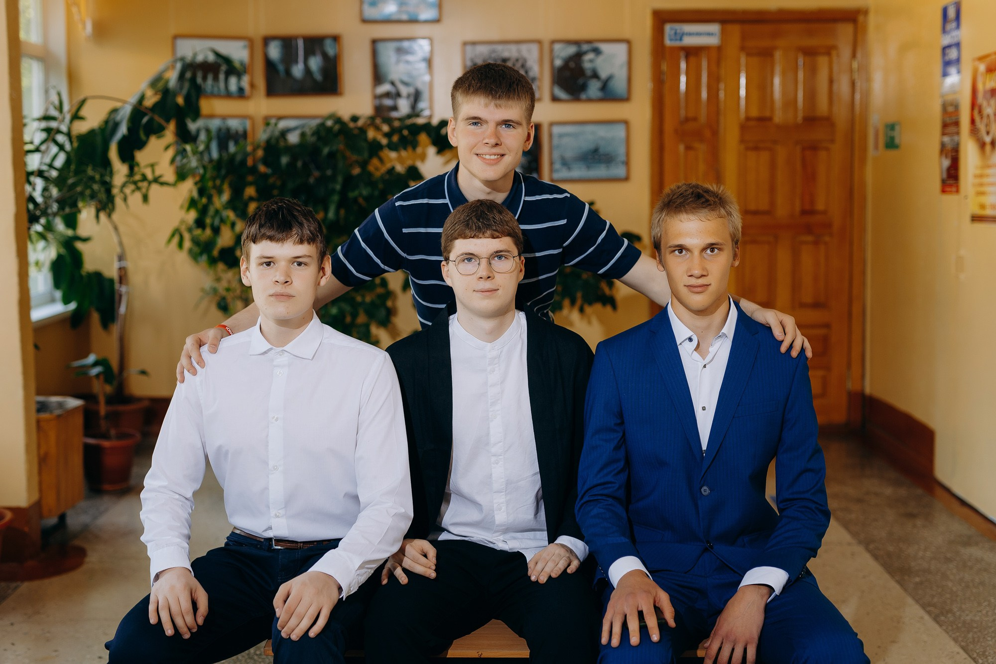 Выпускники Гимназия № 5 фотосессия в школе. Фотограф Барнаул Быстро-Качественно опыт 15+лет