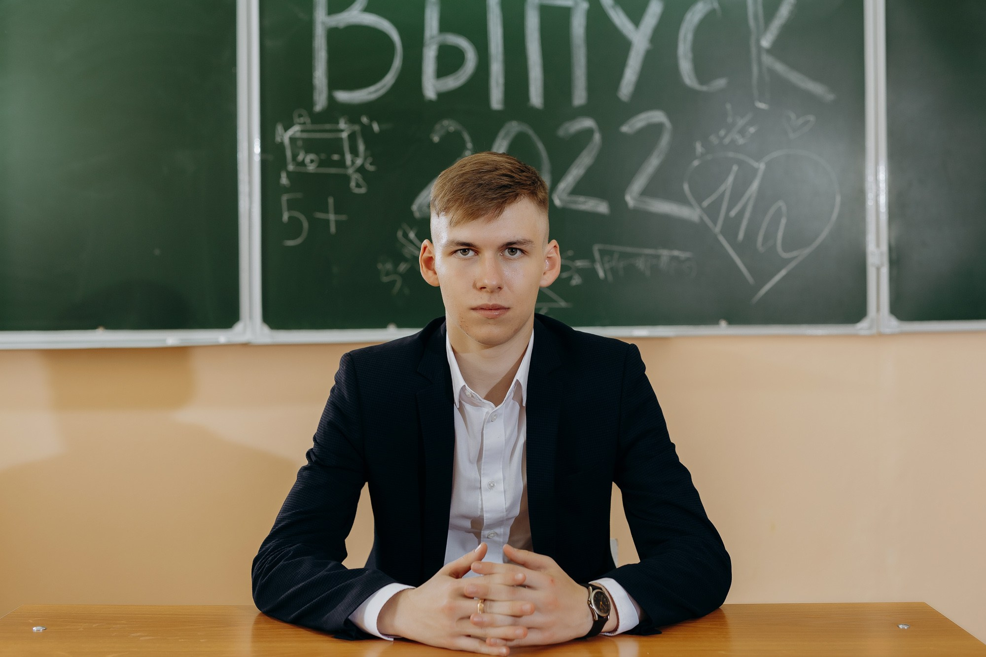 Выпускники Гимназия № 5 фотосессия в школе. Фотограф Барнаул Быстро-Качественно опыт 15+лет