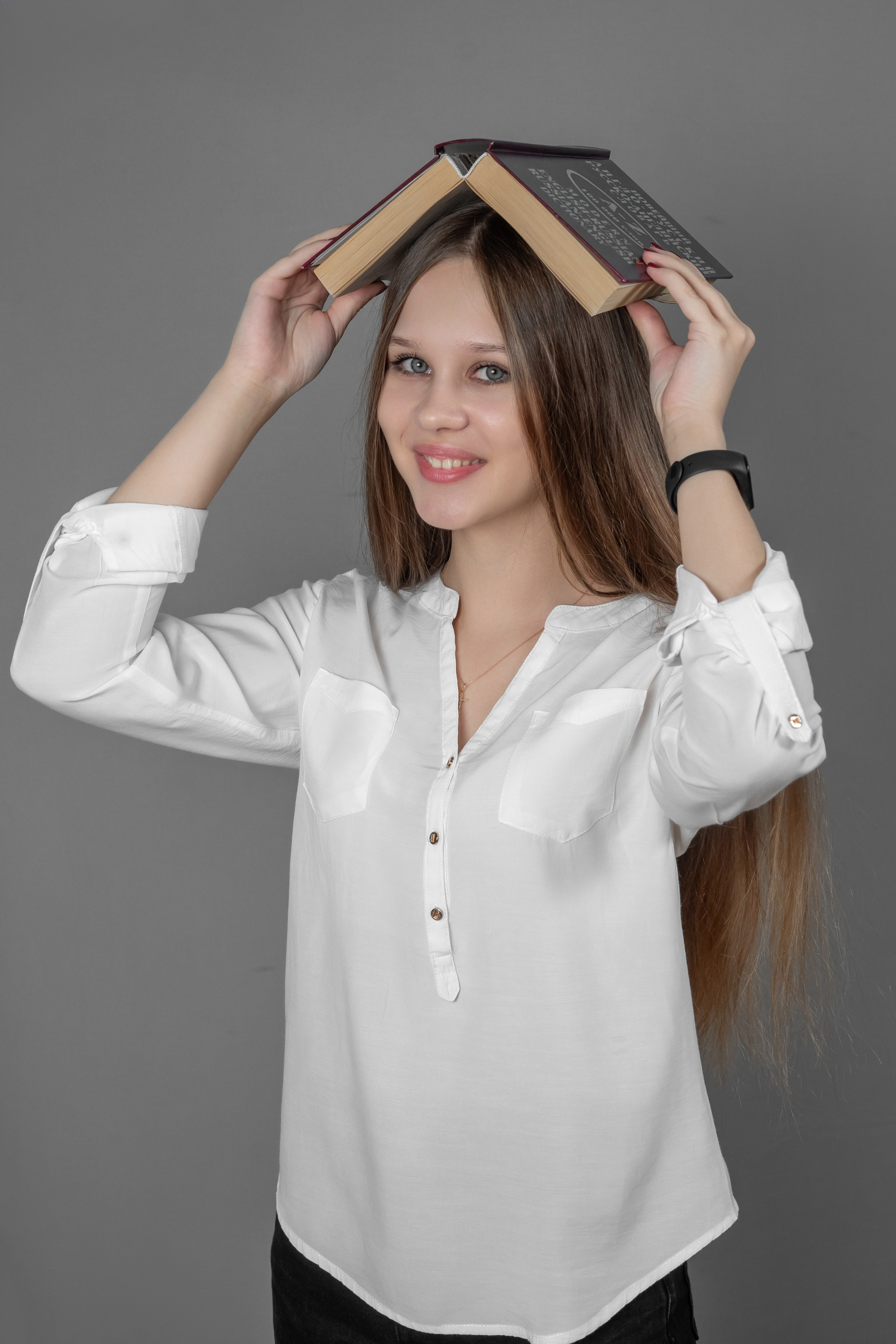 Портреты на сером  фоне. Ольга Плаксина фотограф в Саратове