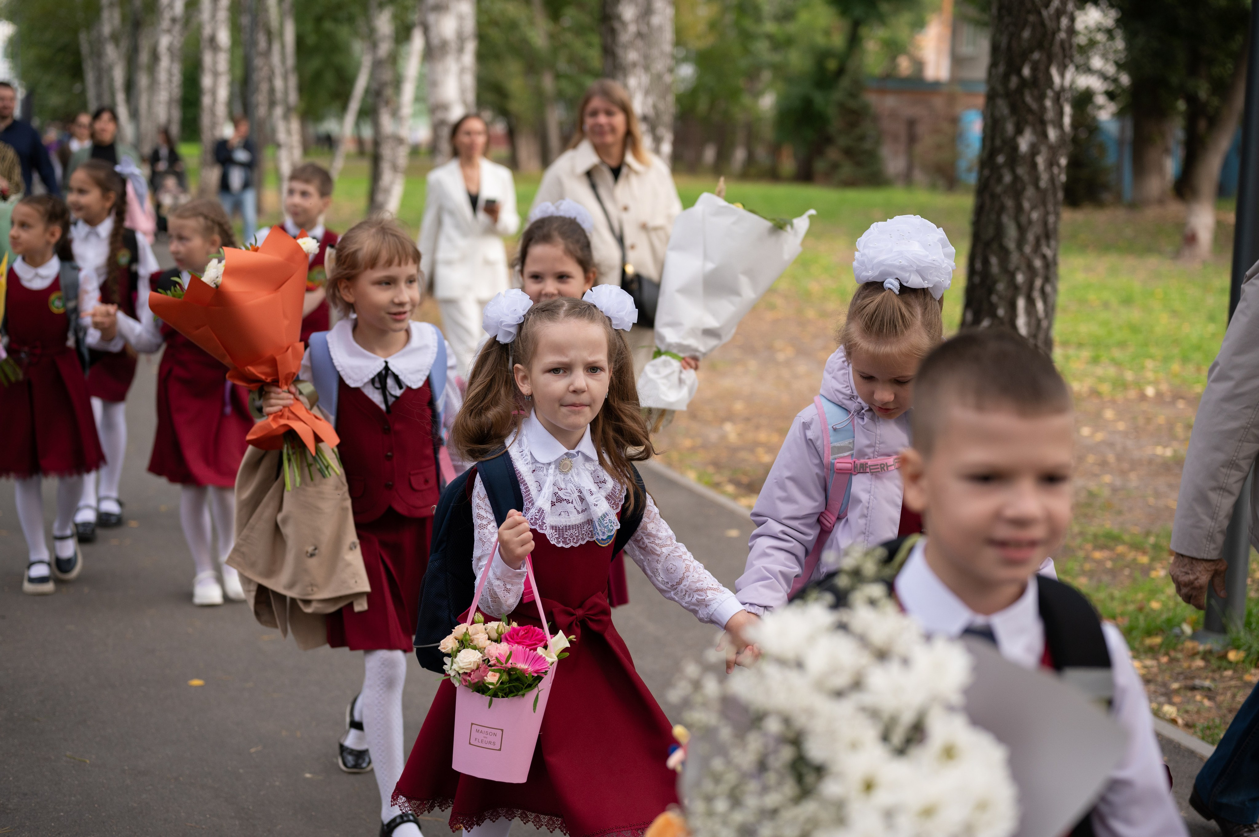 1 сентября 16 гимназия 2 класс (линейка + в классе+ на улице). Фотограф новорожденных, семейный детский в Тюмени Татьяна Морозова