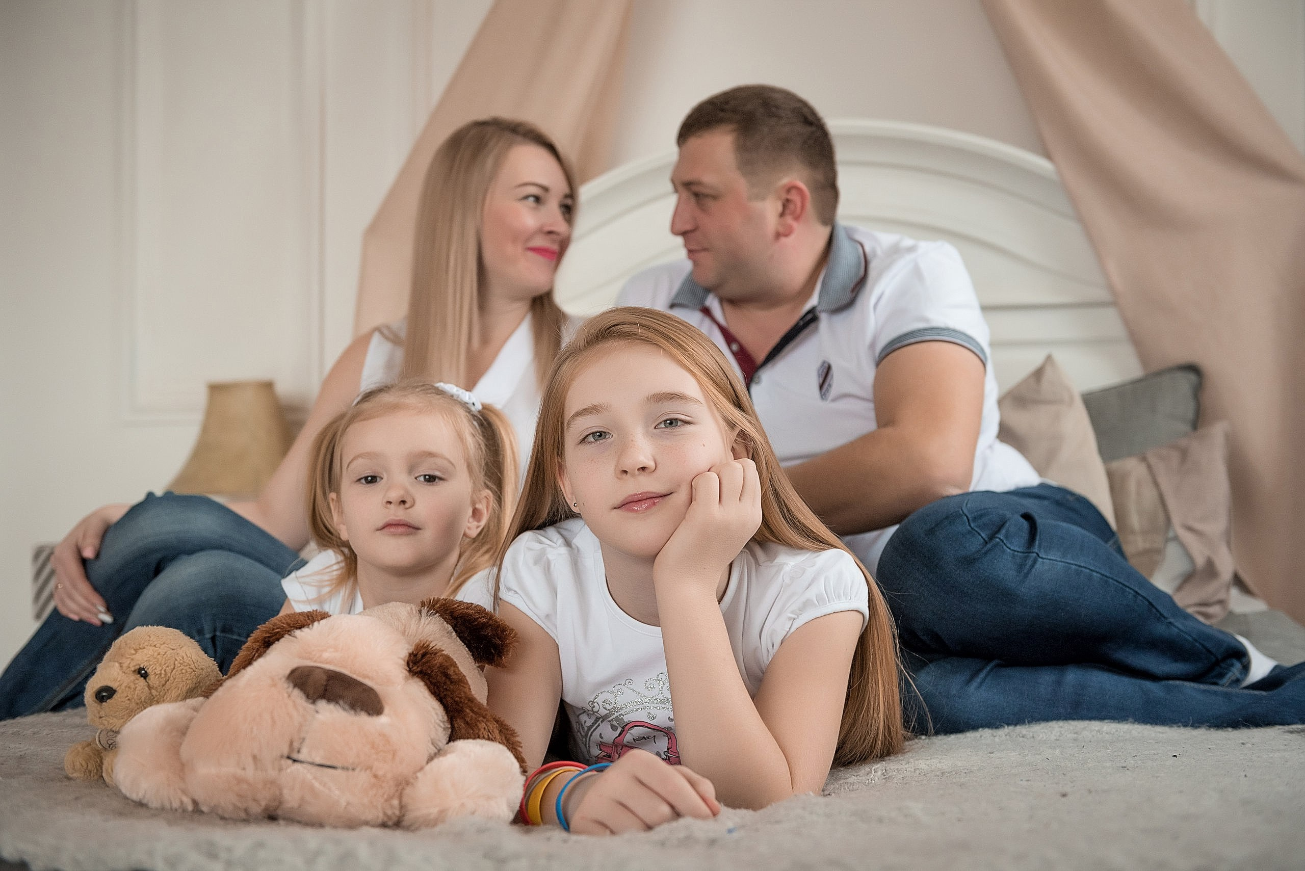 Семейная фотосессии в студии в Ростове на Дону: запечатлейте моменты счастья!