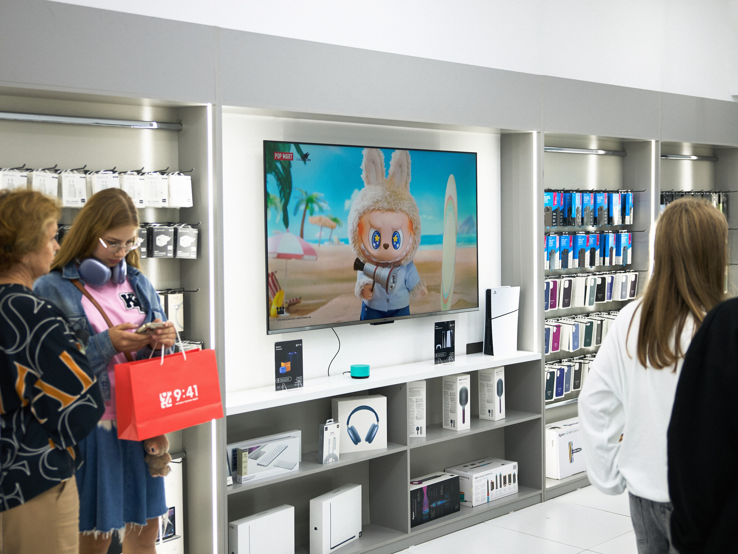 Открытие магазина техники 9:41. Фотограф Света Рыбакова