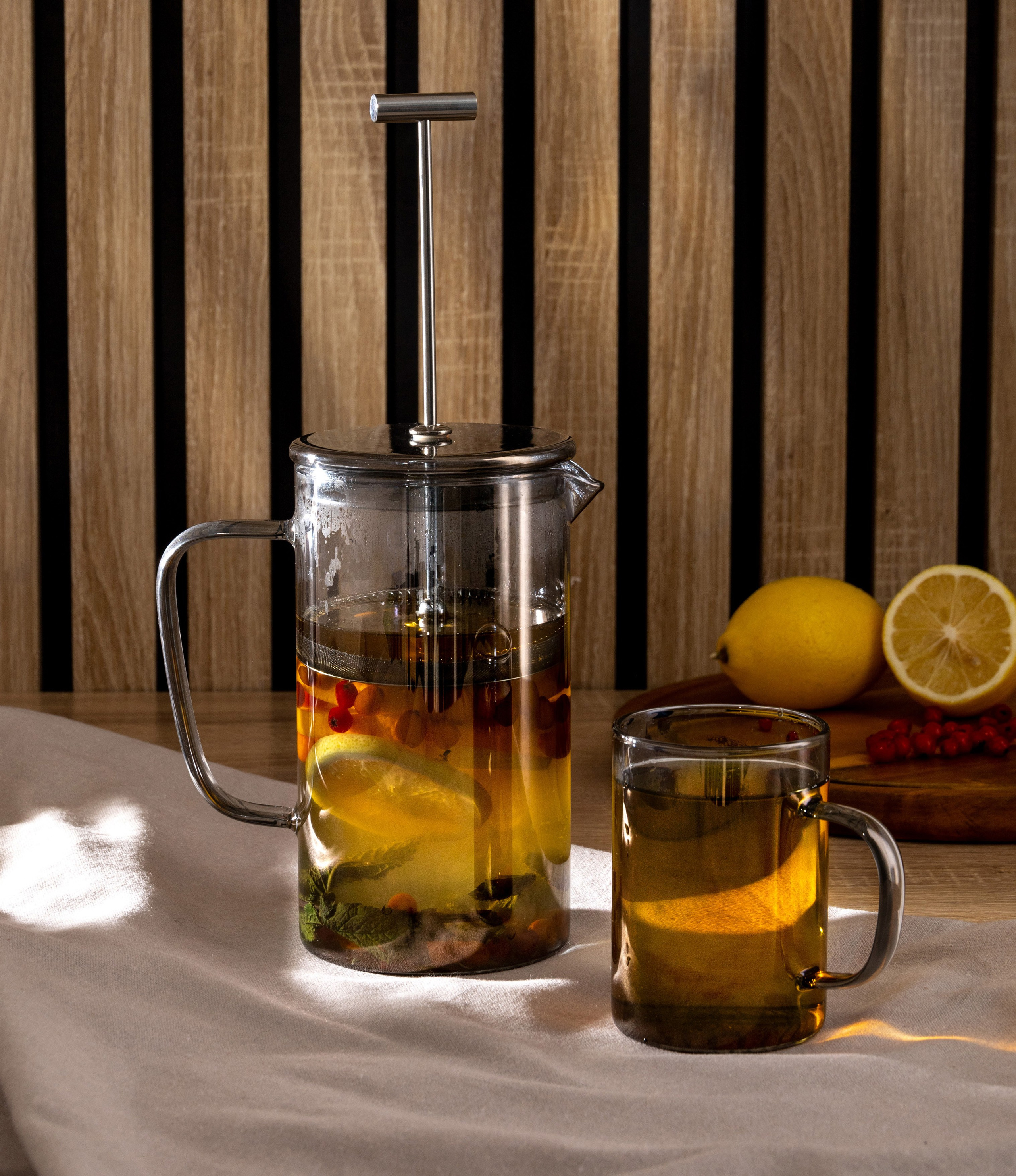 Композиция из френч-пресса и чашек | Контент для сайта производителя