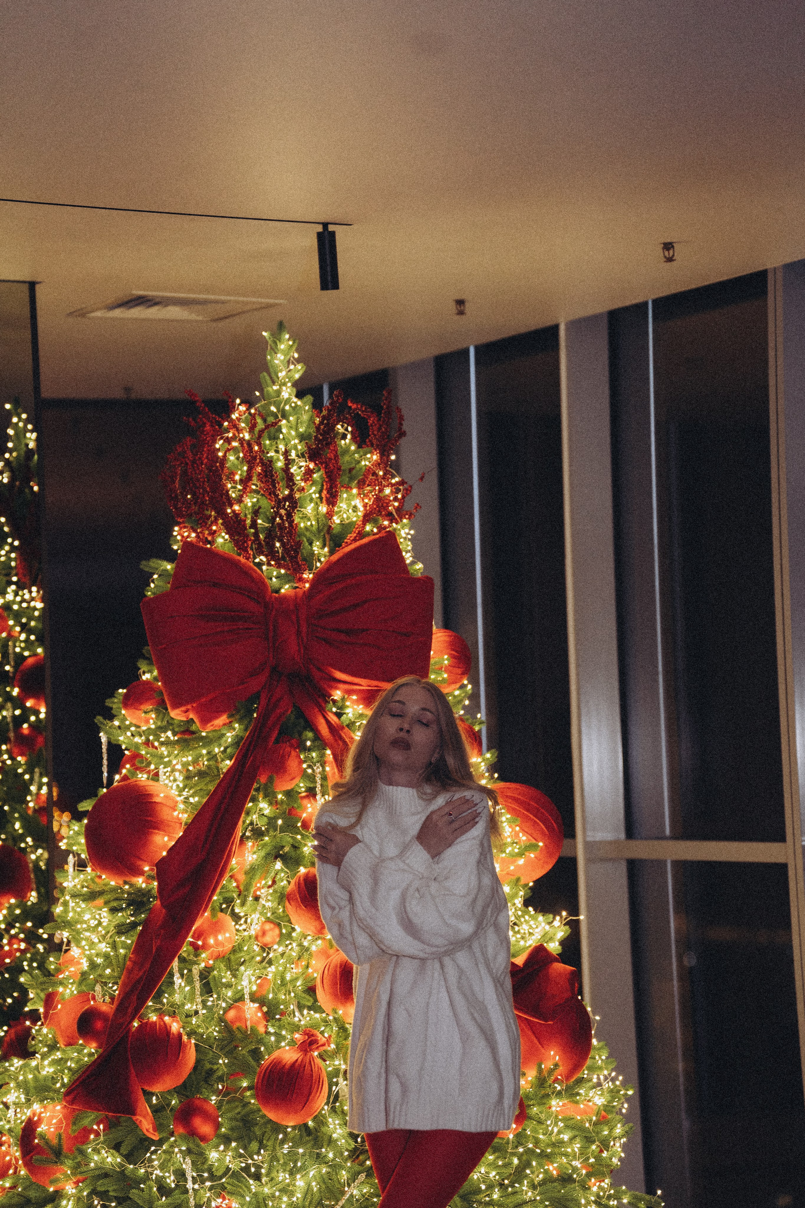 ФОТОСЕССИЯ К НОВОМУ ГОДУ В СТУДИИ С ЕЛОЧКОЙ КРАСИВЫЙ ОБРАЗ. Профессиональный фотограф, Санкт-Петербург — Виктория Богомолова