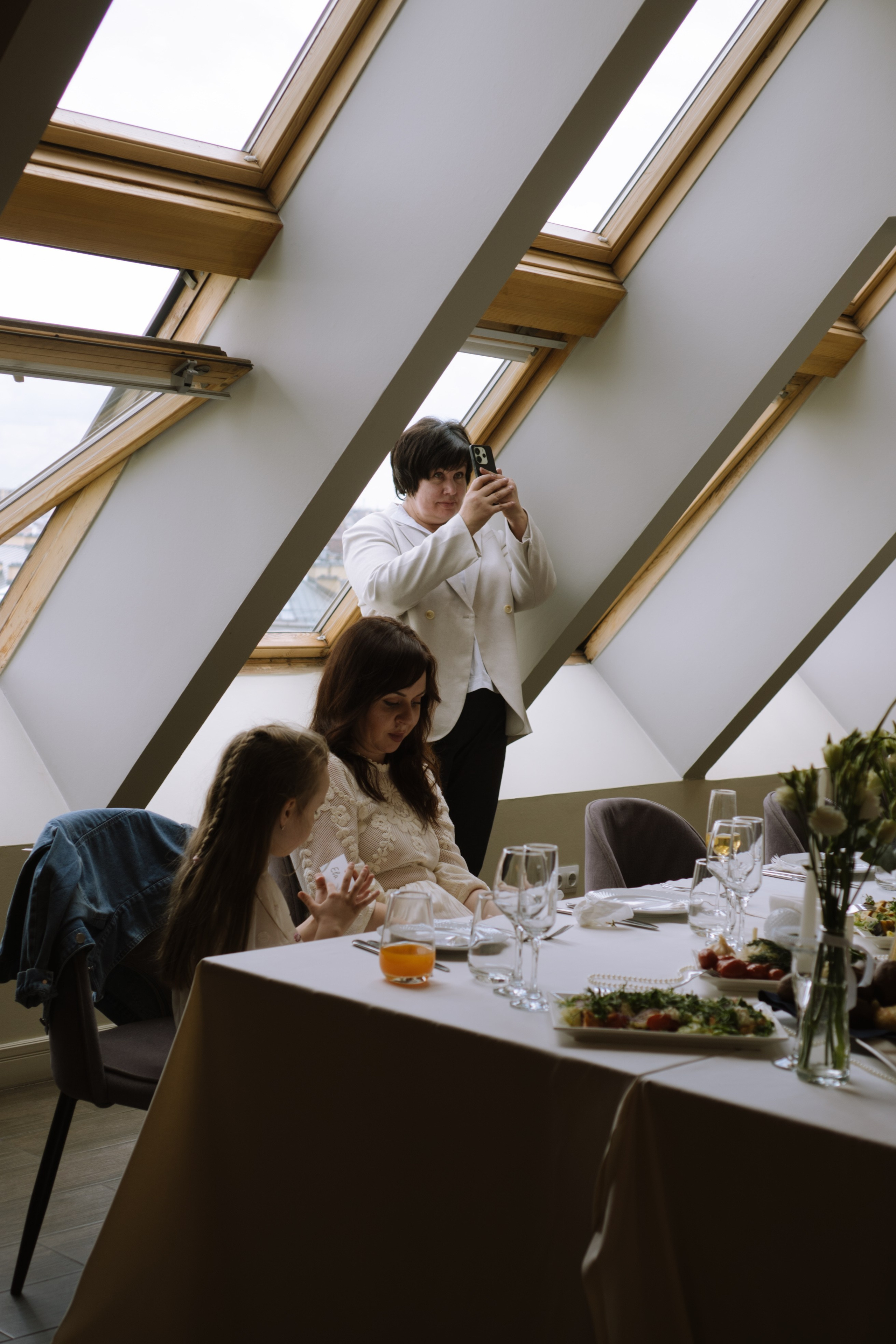 СВАДЕБНЫЙ БАНКЕТ НА ВЛАДИМИРСКОЙ В САНКТ-ПЕТЕРБУРГЕ (КАМЕРНАЯ СВАДЬБА). Профессиональный фотограф, Санкт-Петербург — Виктория Богомолова