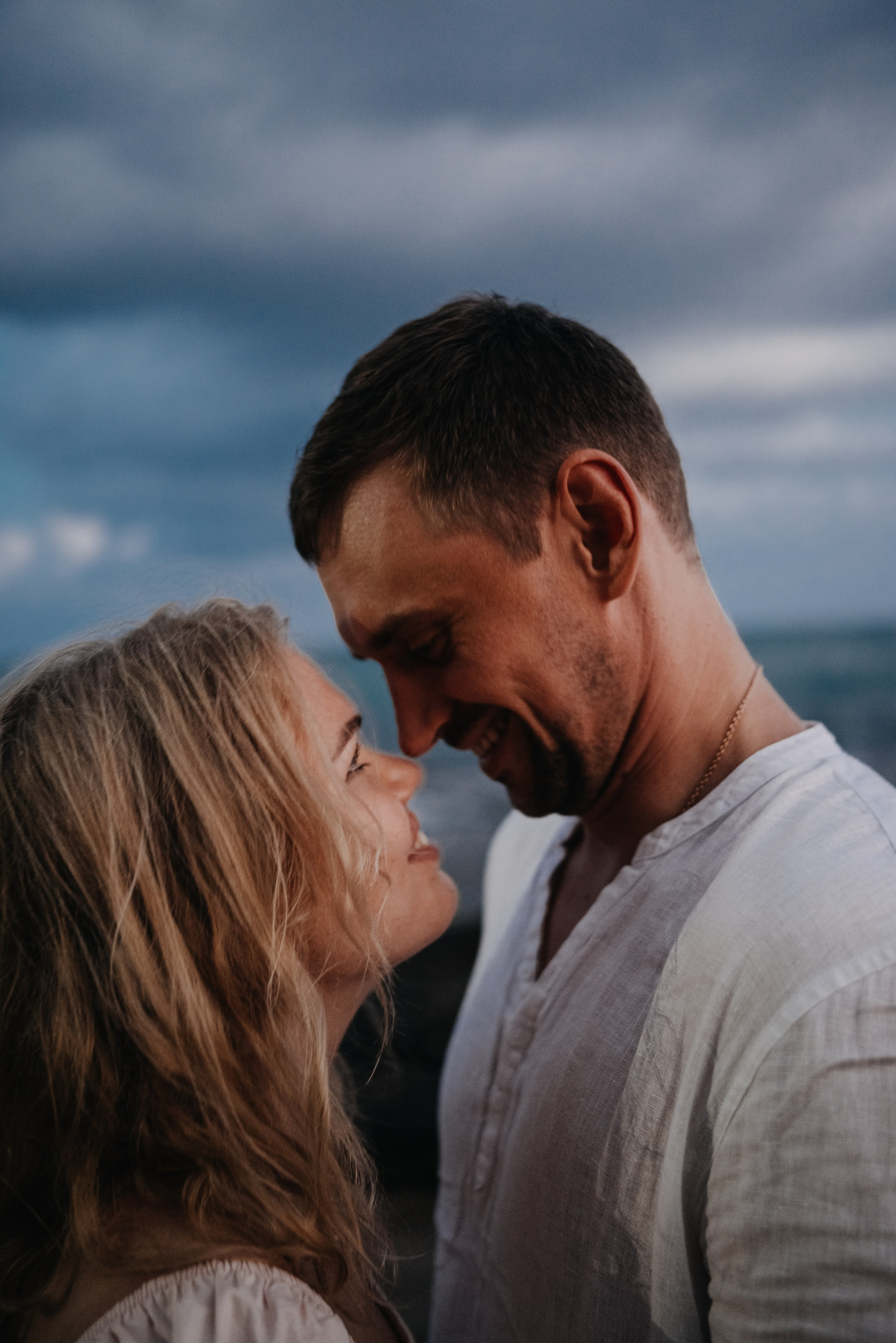 Съемка пары на море. Портретный и свадебный фотограф в Тбилиси • xeniqo