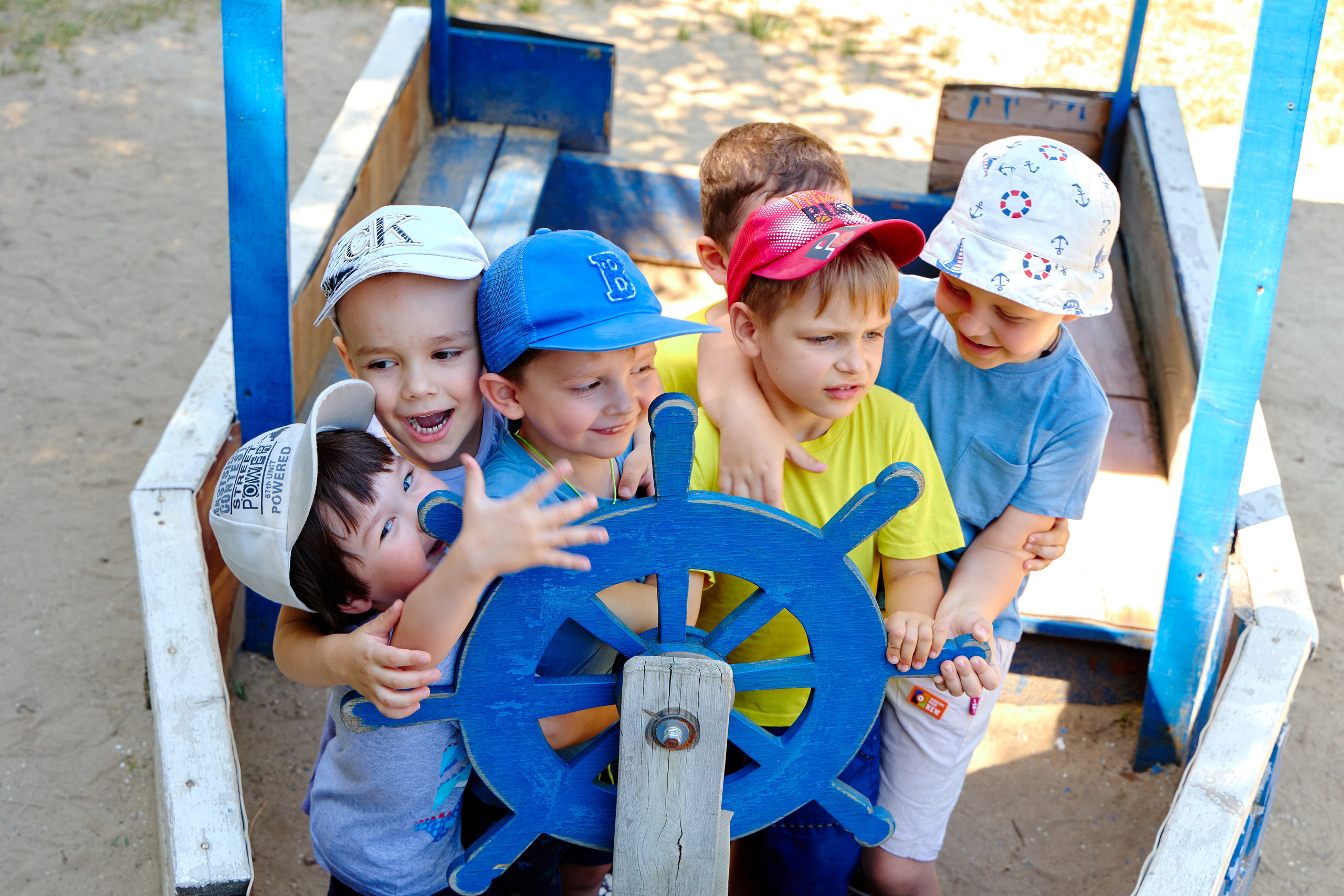 Пример летней съёмки в детском саду № 92 младшая группа Ромашки. Фотограф Выпускные альбомы Таганрог Сергей Коробченко