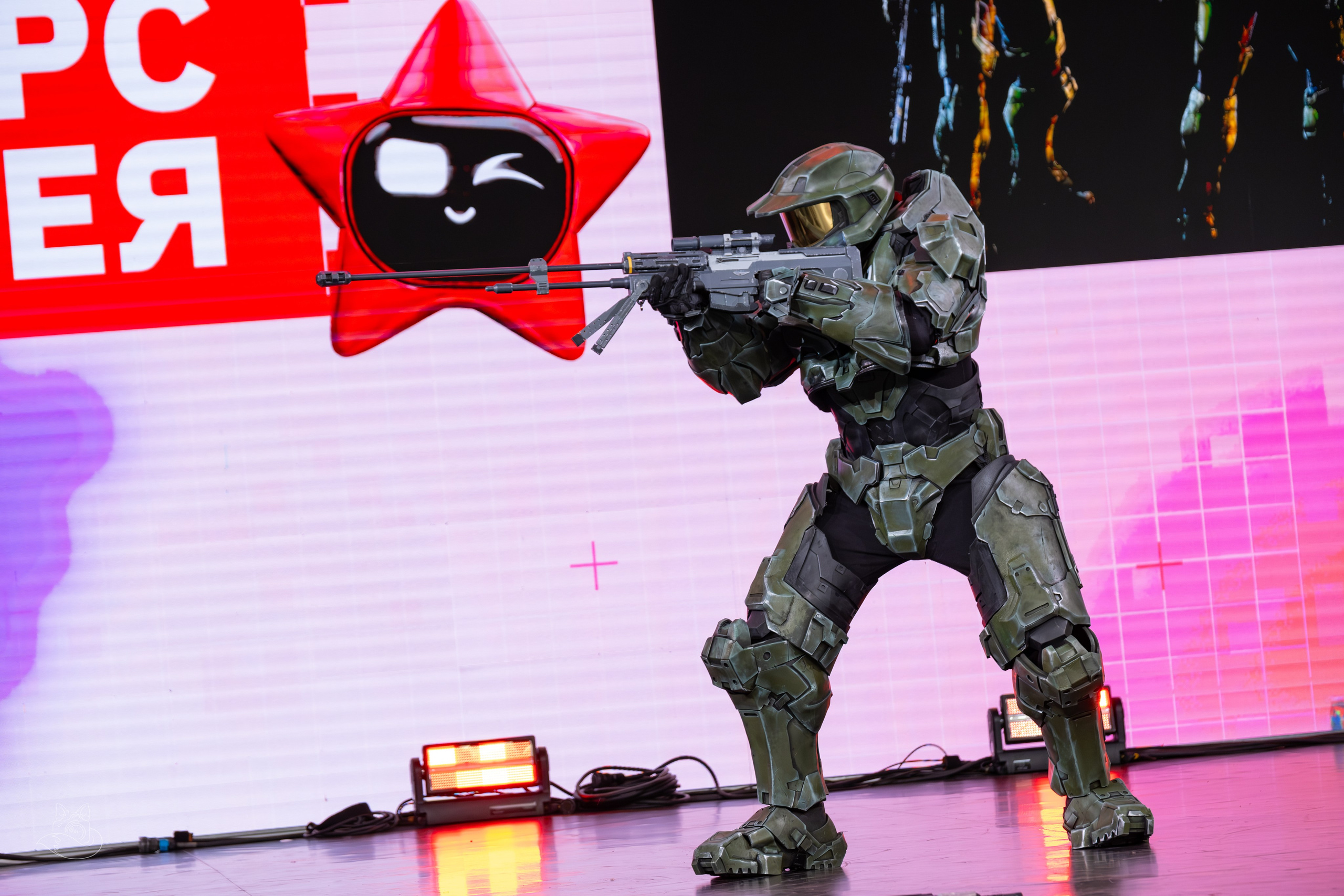 Сцена РЭД ЭКСПО 2024. Косплей фотограф