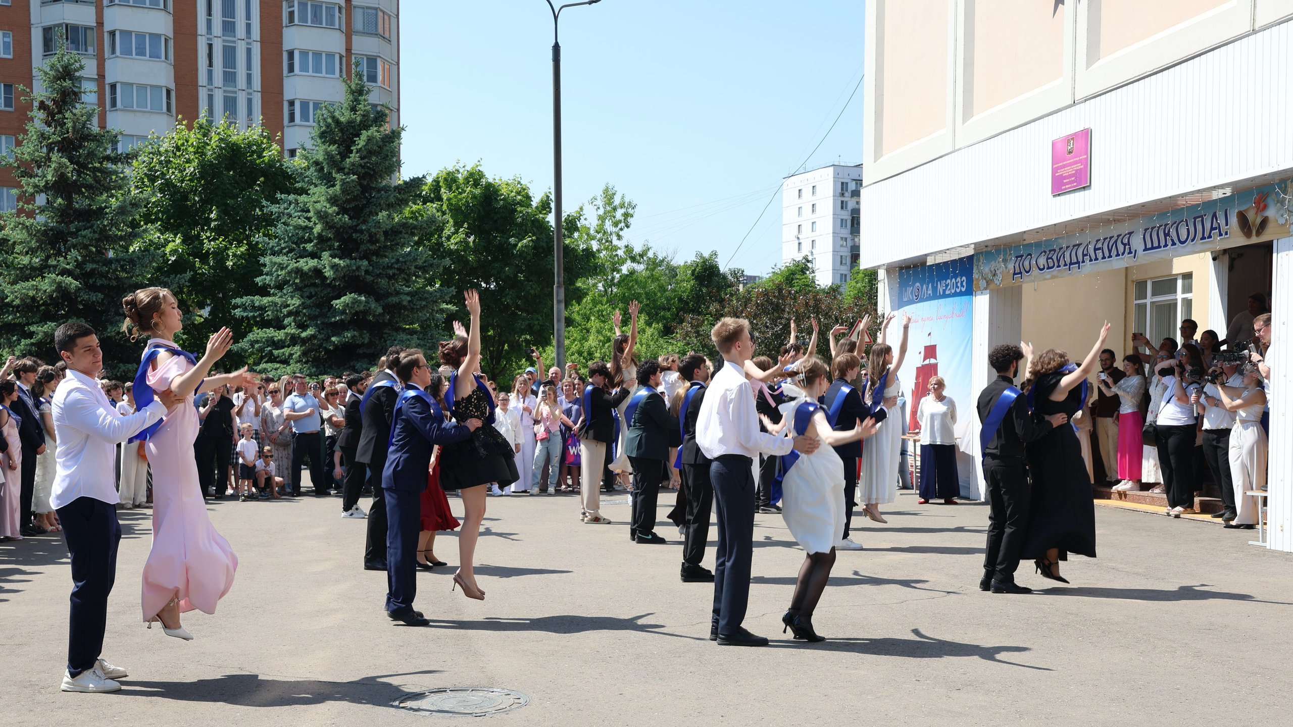 Выпускной в жизнь. Школьные выпускные альбомы в Москве Марина Николаева