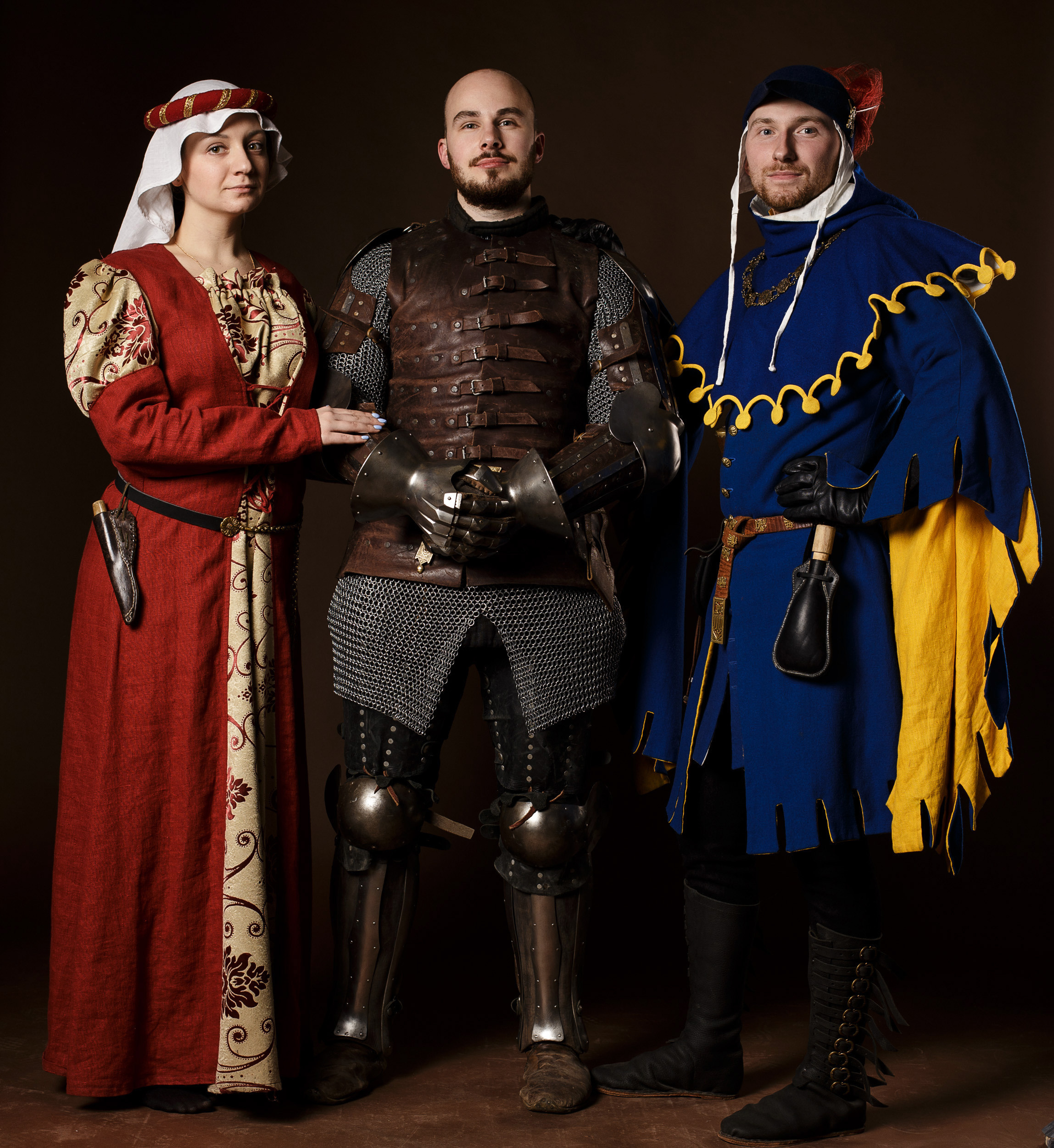 Средневековый рыцарь и дама. Фотограф Илья Киряков