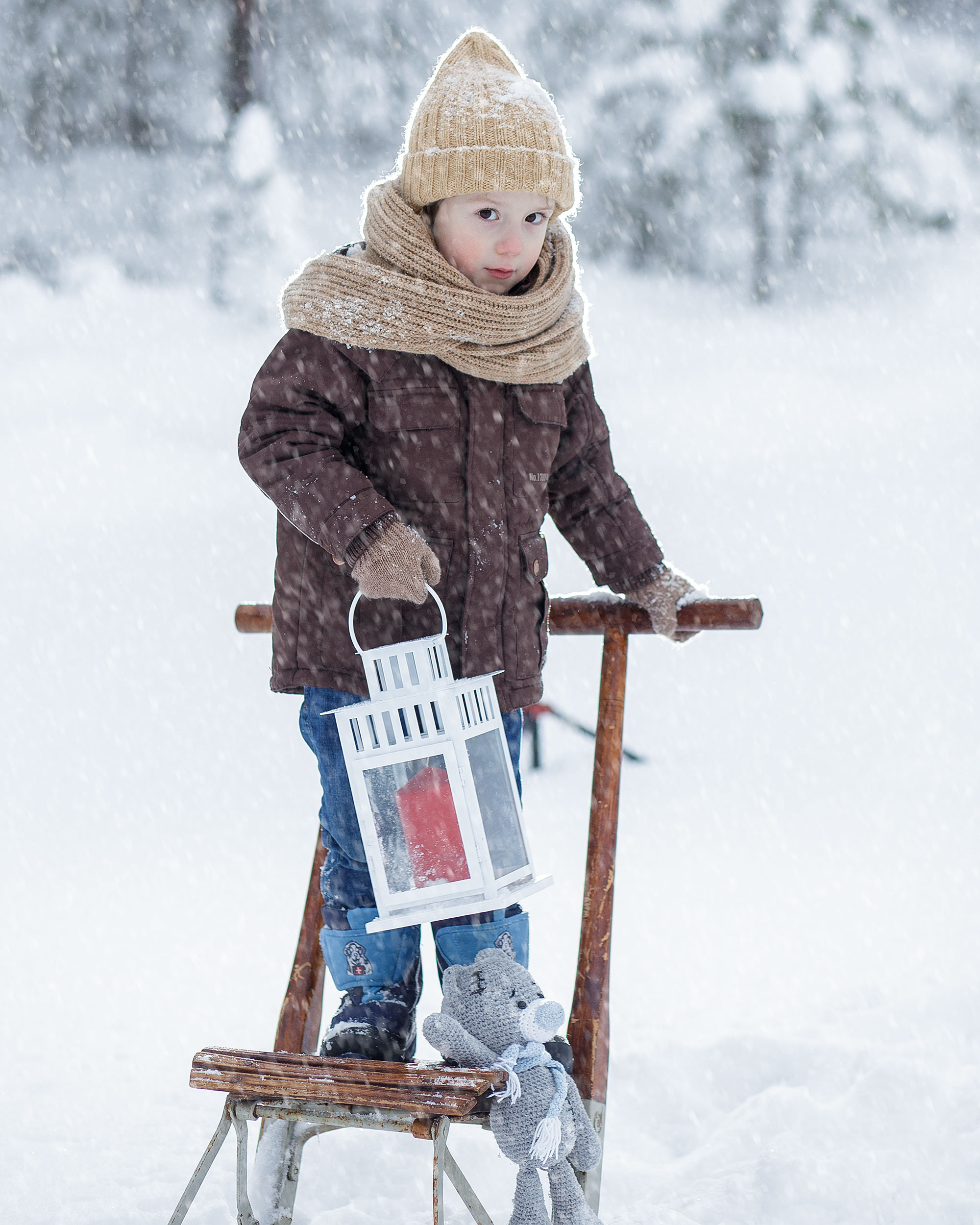 Зимняя съемка в лесу с санками. Идеи для фото