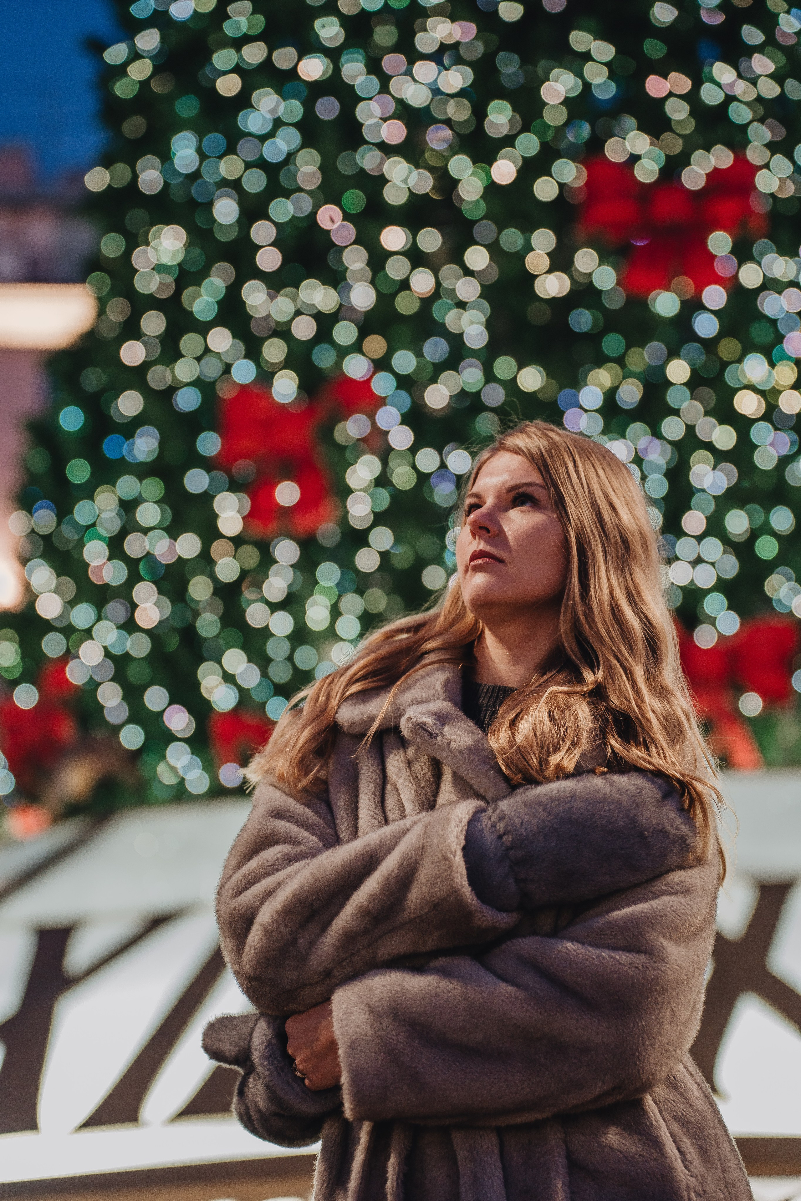 ПРОГУЛКА НА МАНЕЖНОЙ ПЛОЩАДИ ДЛЯ ДЕВУШКИ ПЕРЕД НОВЫМ ГОДОМ (НОВОГОДНЯЯ ФОТОСЕССИИЯ НА МАНЕЖНОЙ ПЛОЩАДИ). Профессиональный фотограф, Санкт-Петербург — Виктория Богомолова