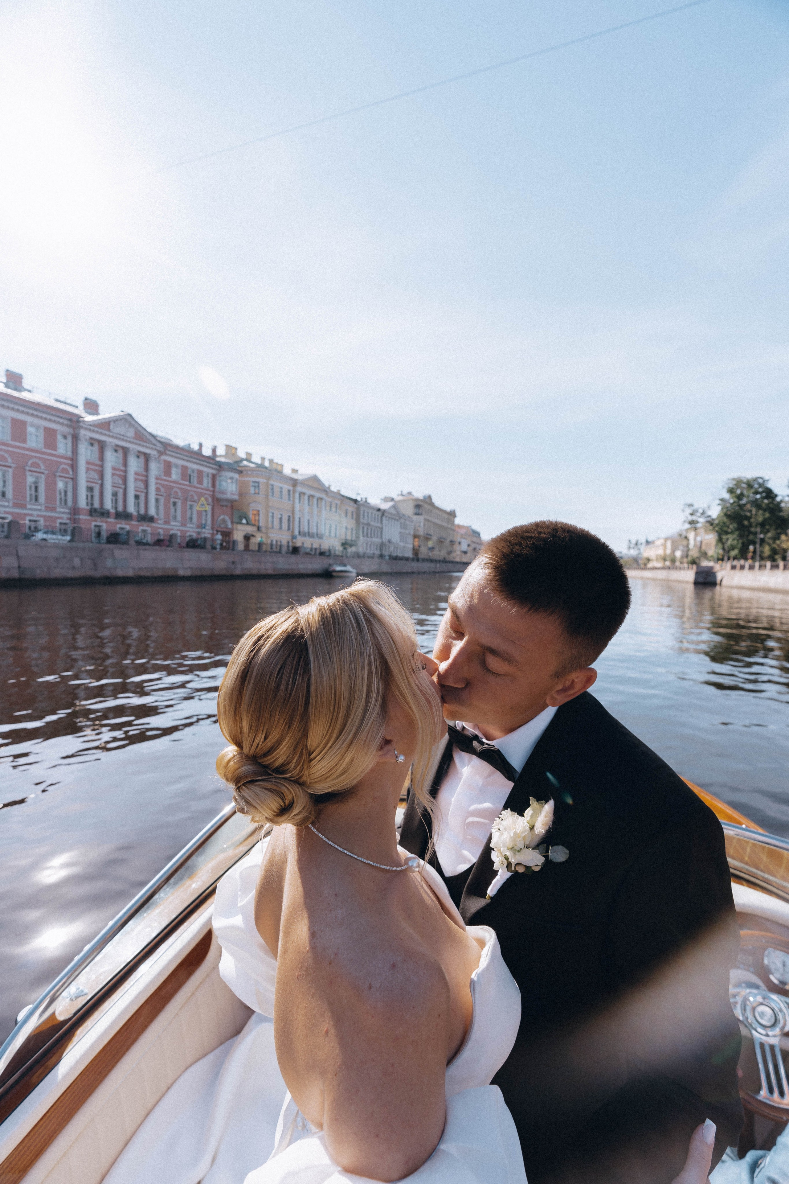 СВАДЕНБНАЯ СЬЕМКА НА КАТЕРЕ ПО КАНАЛАМ САНКТ-ПЕТЕРБУРГА И В АКВАТОРИИ НЕВЫ. Профессиональный фотограф, Санкт-Петербург — Виктория Богомолова