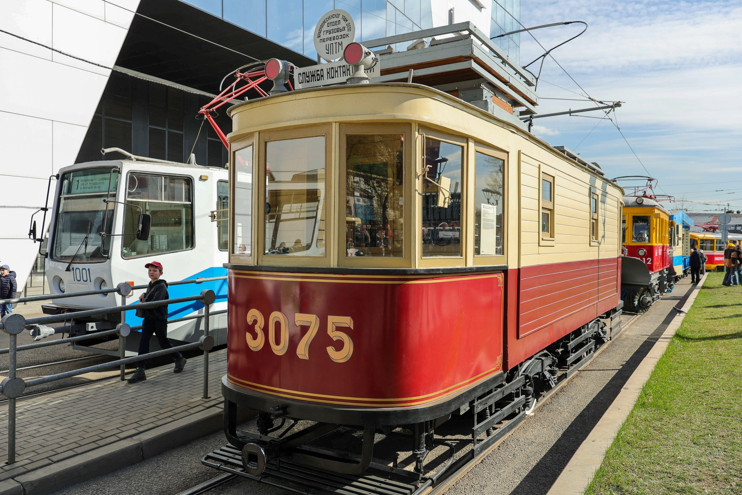 Парад трамваев. Репортажный, архитектурный, театральный и файн-арт фотограф Лена Мельникова в Москве