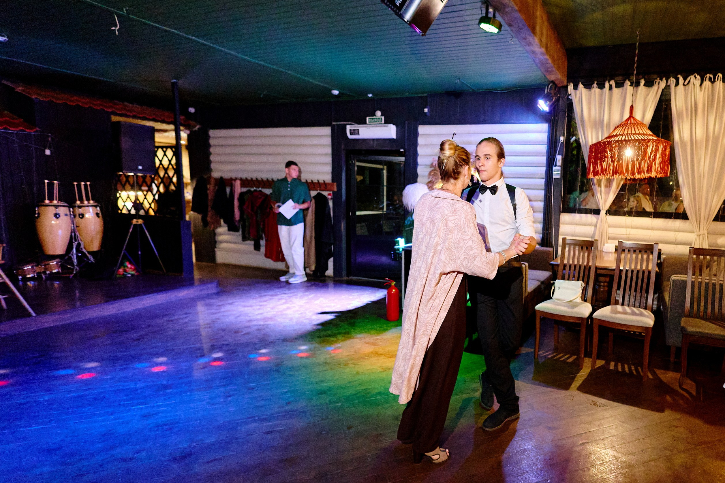 Выпускной 35 Сош. Фотограф Выпускные альбомы Таганрог Сергей Коробченко