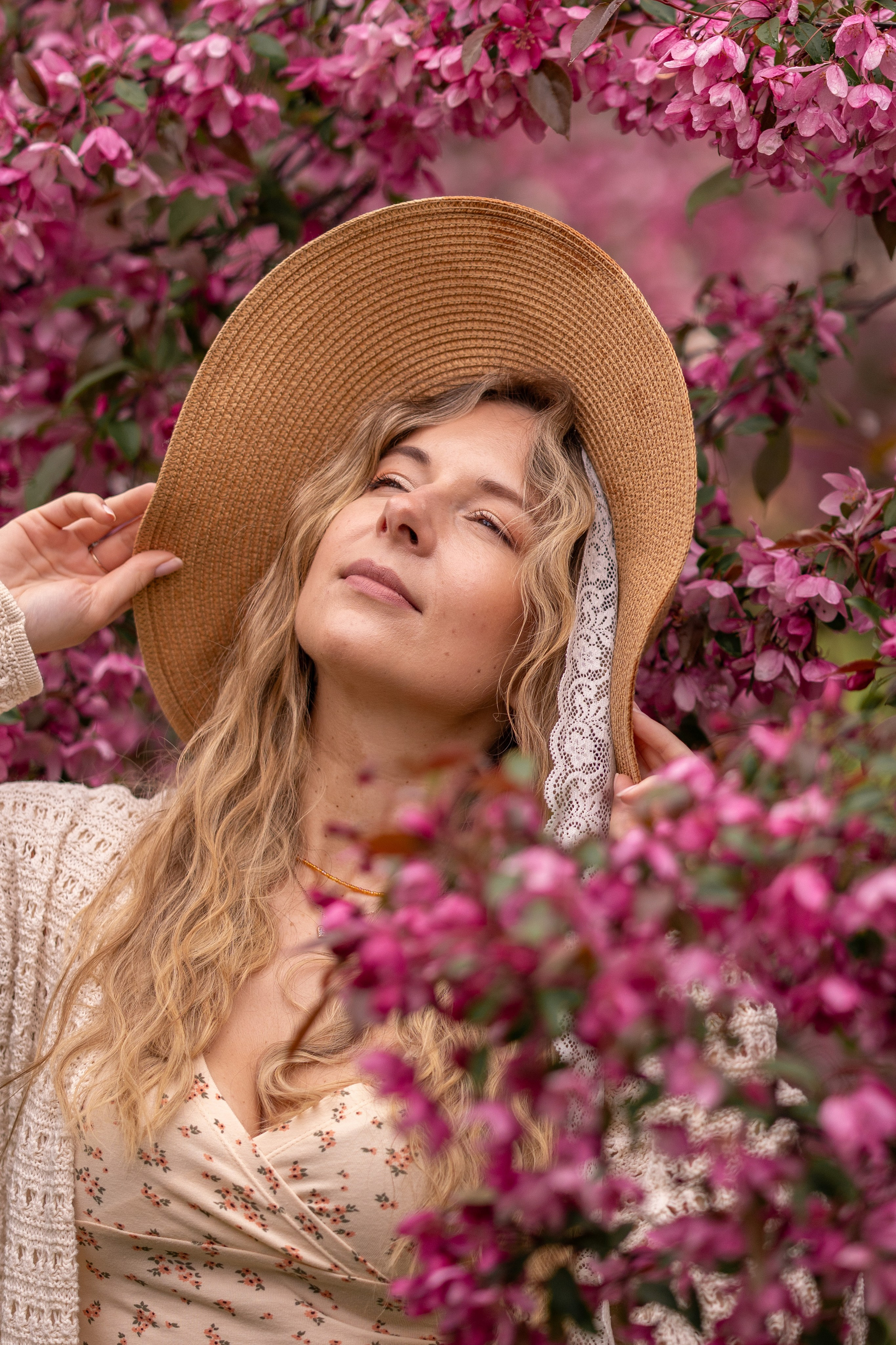 Весенняя сказка Марии в цветущем саду. Семейный и портретный фотограф в Санкт-Петербурге Татьяна Гримоть