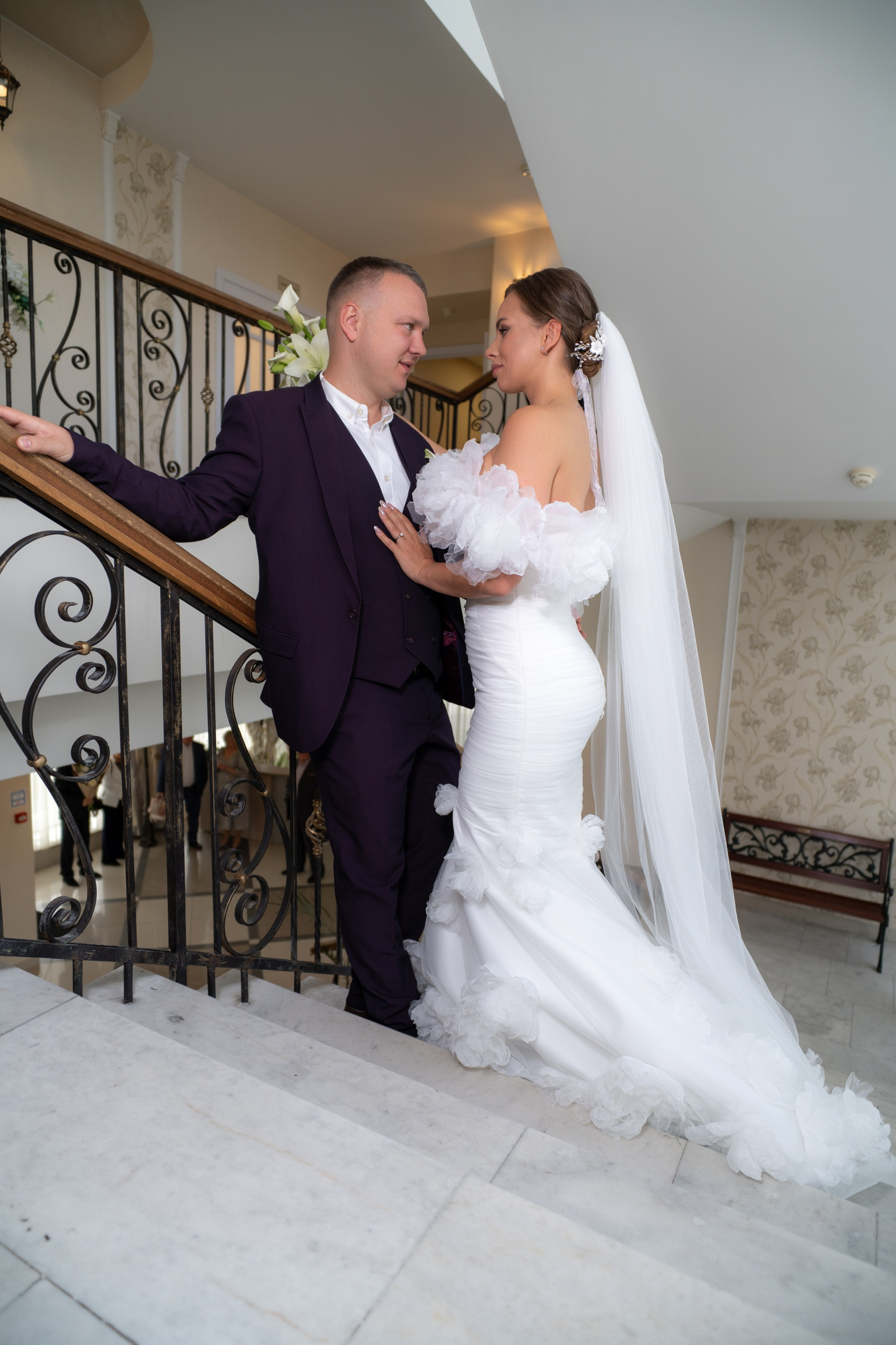 Свадебные фотосессии во дворцах и ЗАГСах Санкт- Петербурга. Свадебный фотограф Александр Невский в Санкт-Петербурге