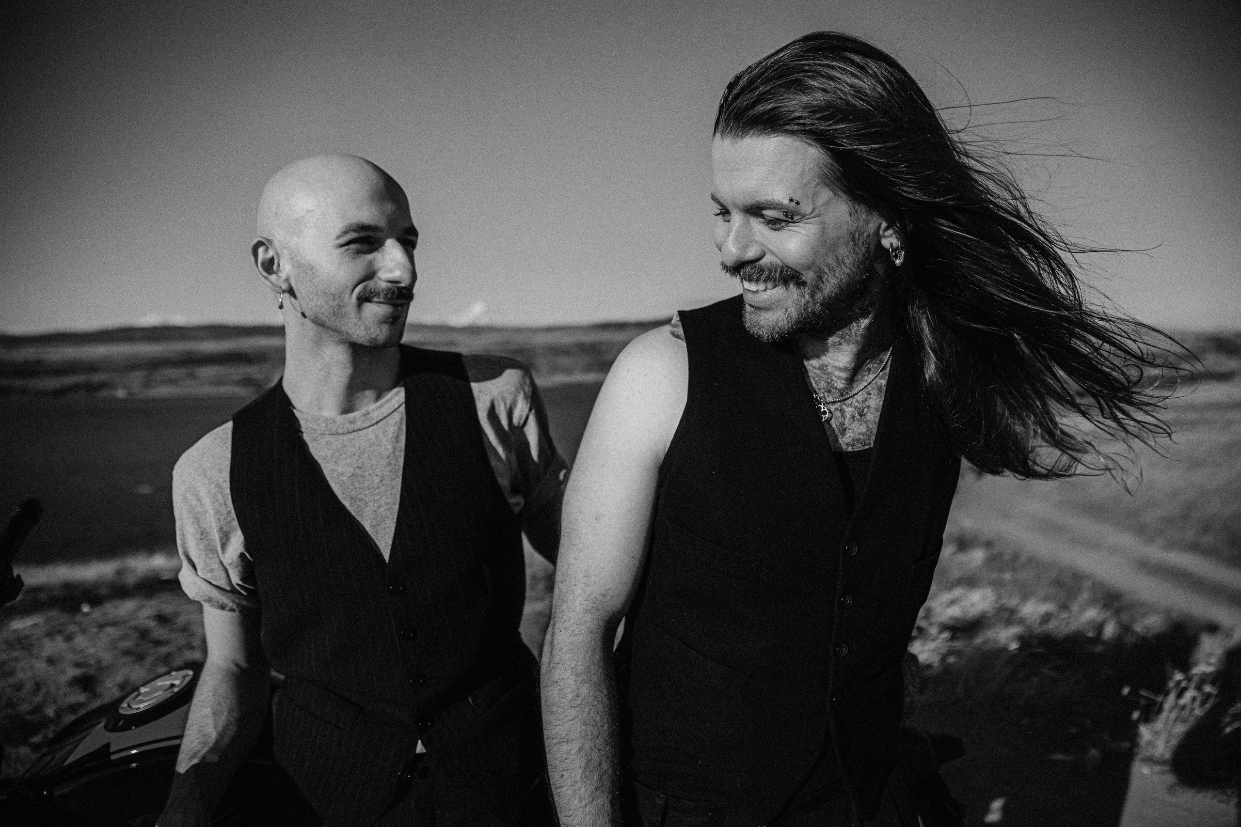 Парная сфотосессия в Грузии Тбилиси два парня нетрадиционная. Свадебный фотограф Грузия Тбилиси