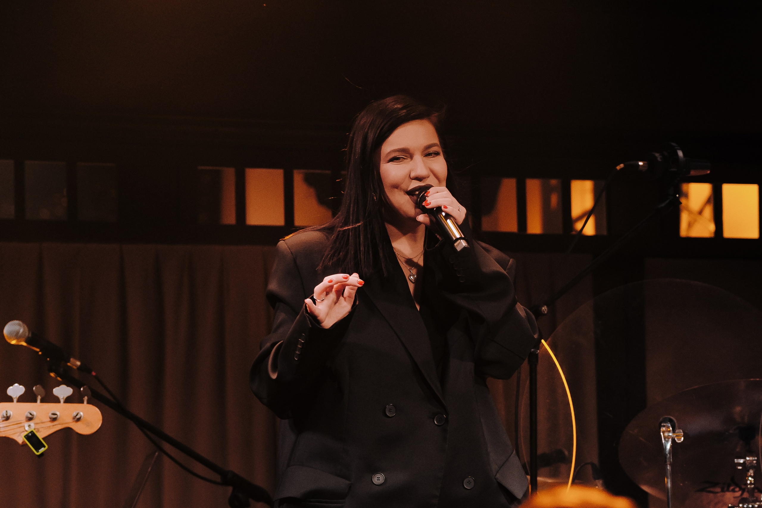 20 ЛЕТ МЕГАПОЛИС ЧЕЛЯБИНСК ХЕДЛАЙНЕР ЕЛКА. Репортажный фотограф Зуев Роман г. Челябинск