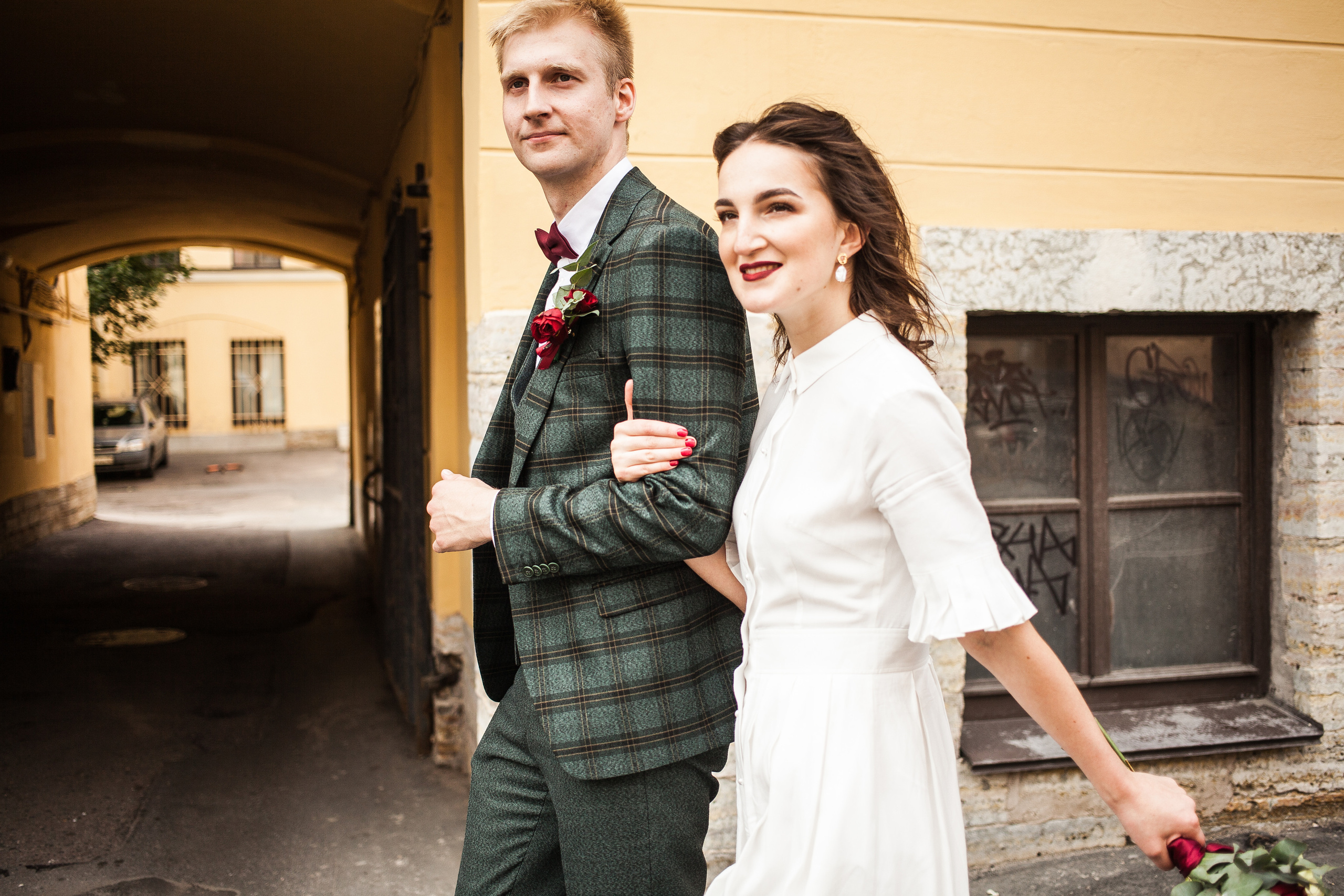 Alexa and Dmitry street wedding. Darin the photographer