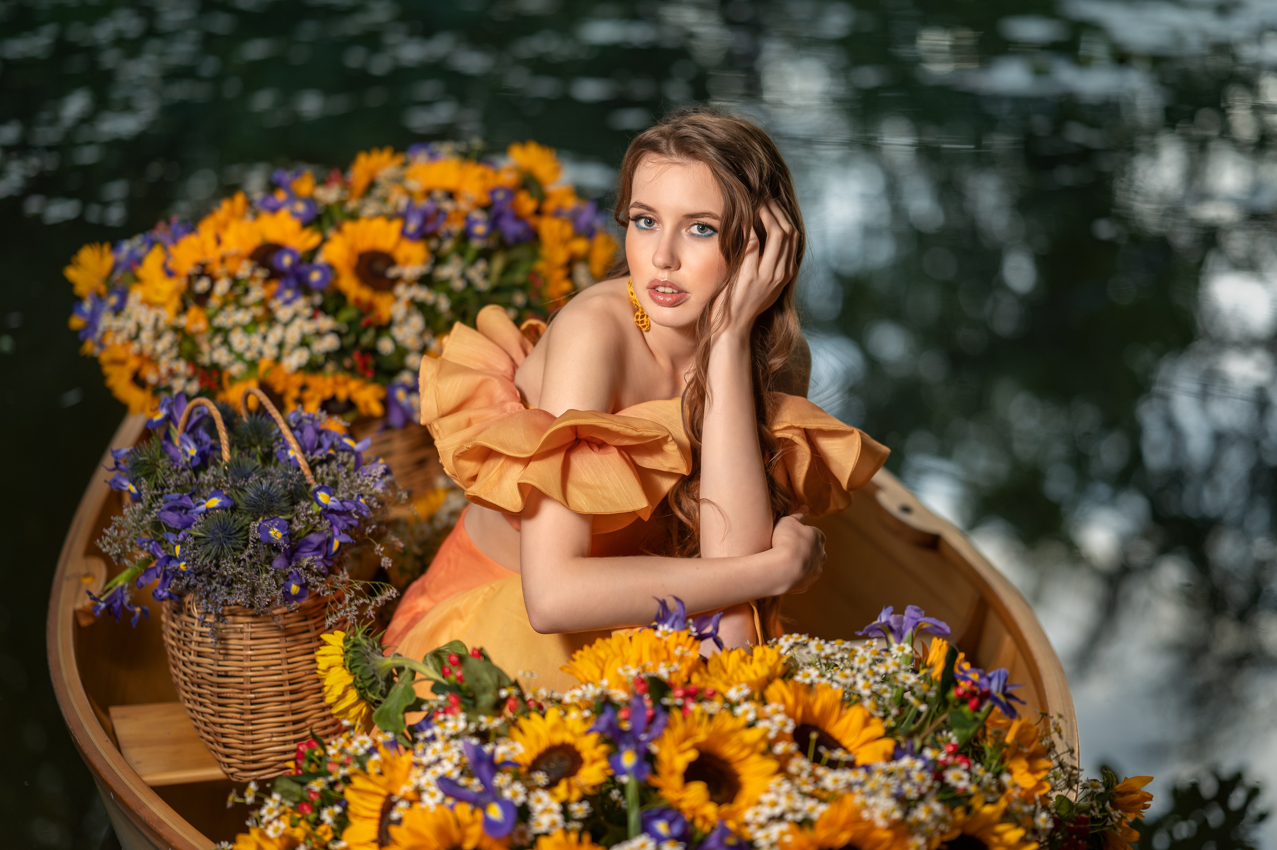 Фотосессия в лодке с подсолнухами. Фотограф Елена Сасс Москва