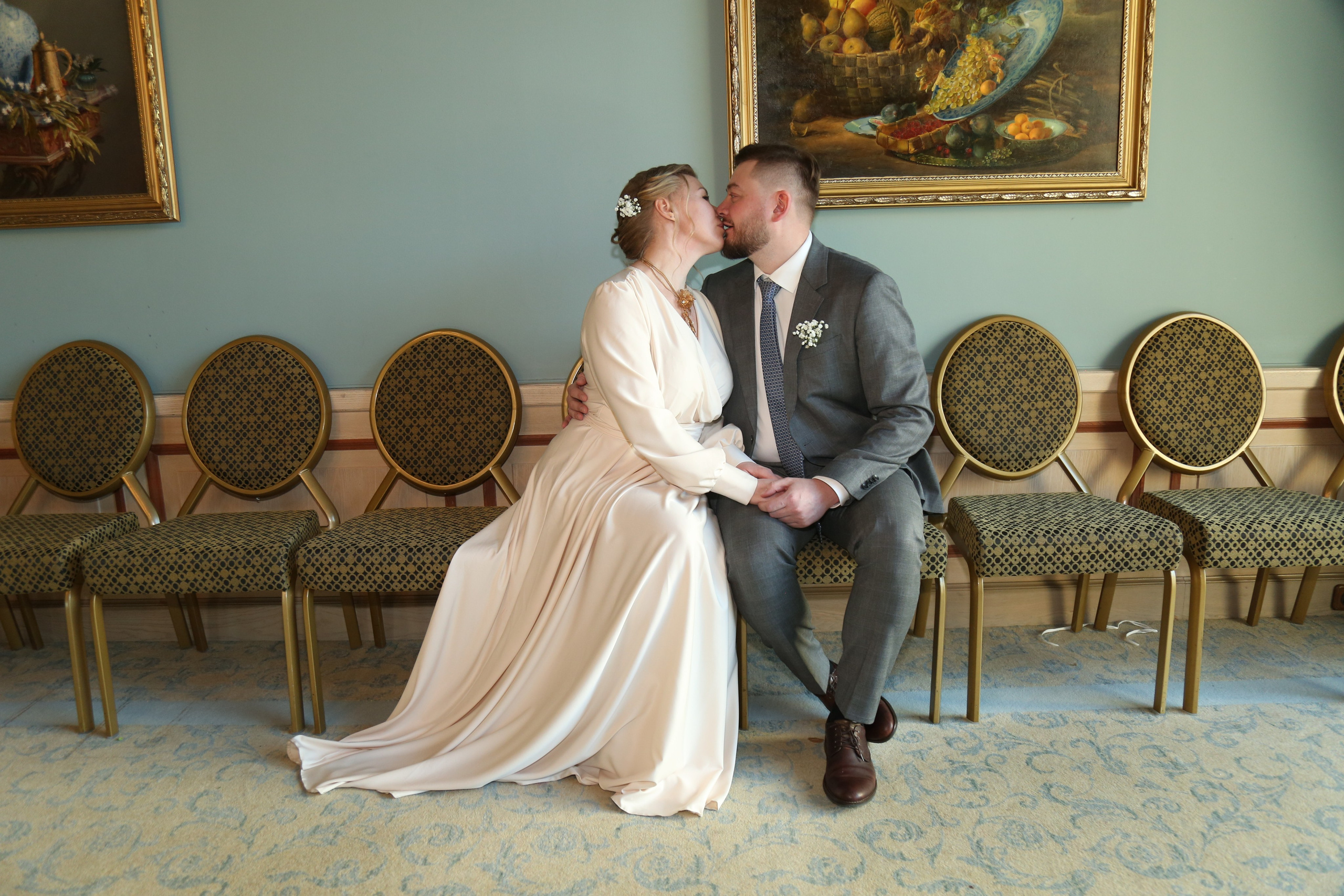 Свадебная фотосессия Владимира и Марины в отеле Националь. Фотосессия в студии в Москве от профессионального фотографа услуги по доступным ценам