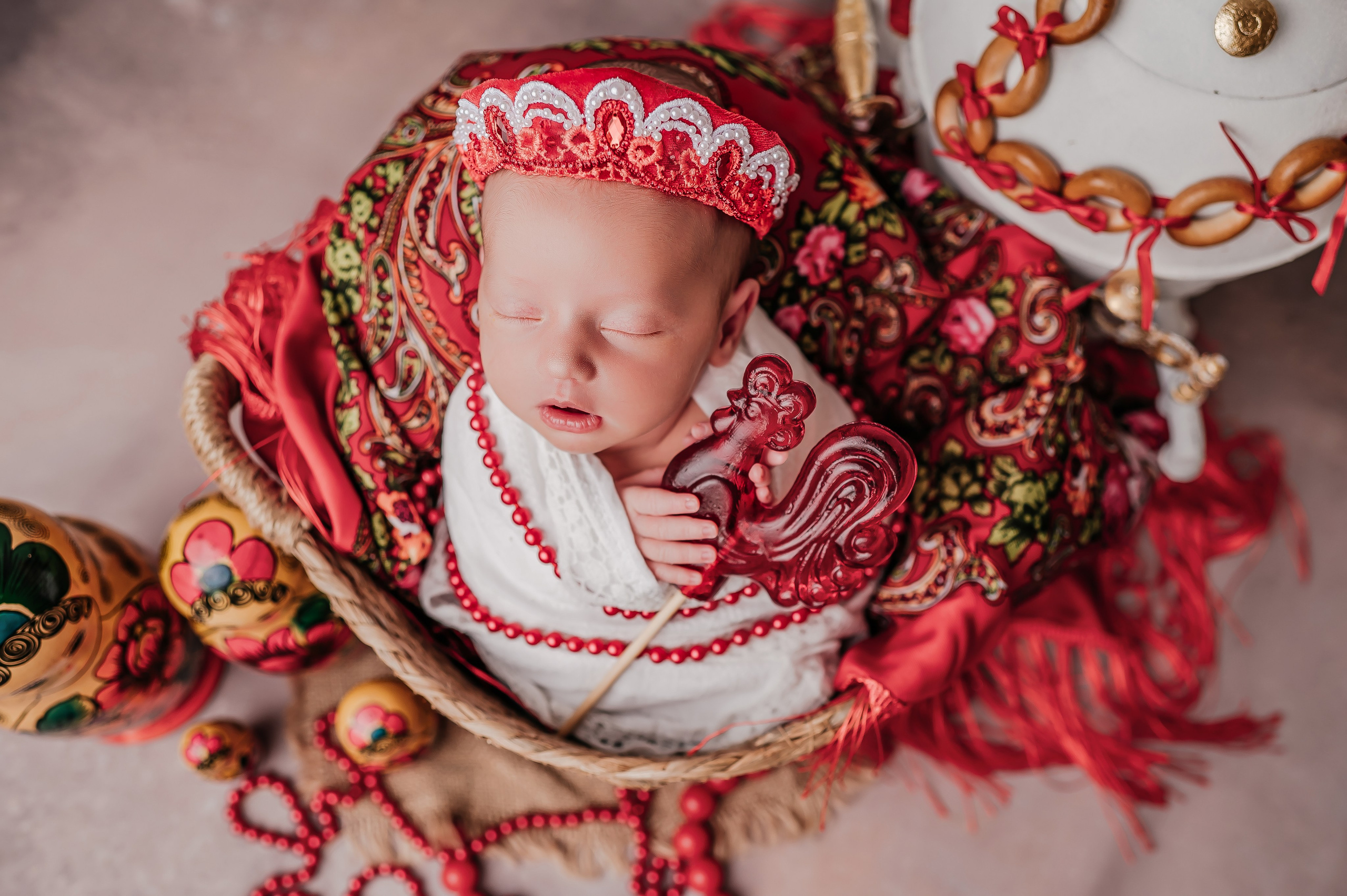 Новорожденная малышка в русско-народном образе