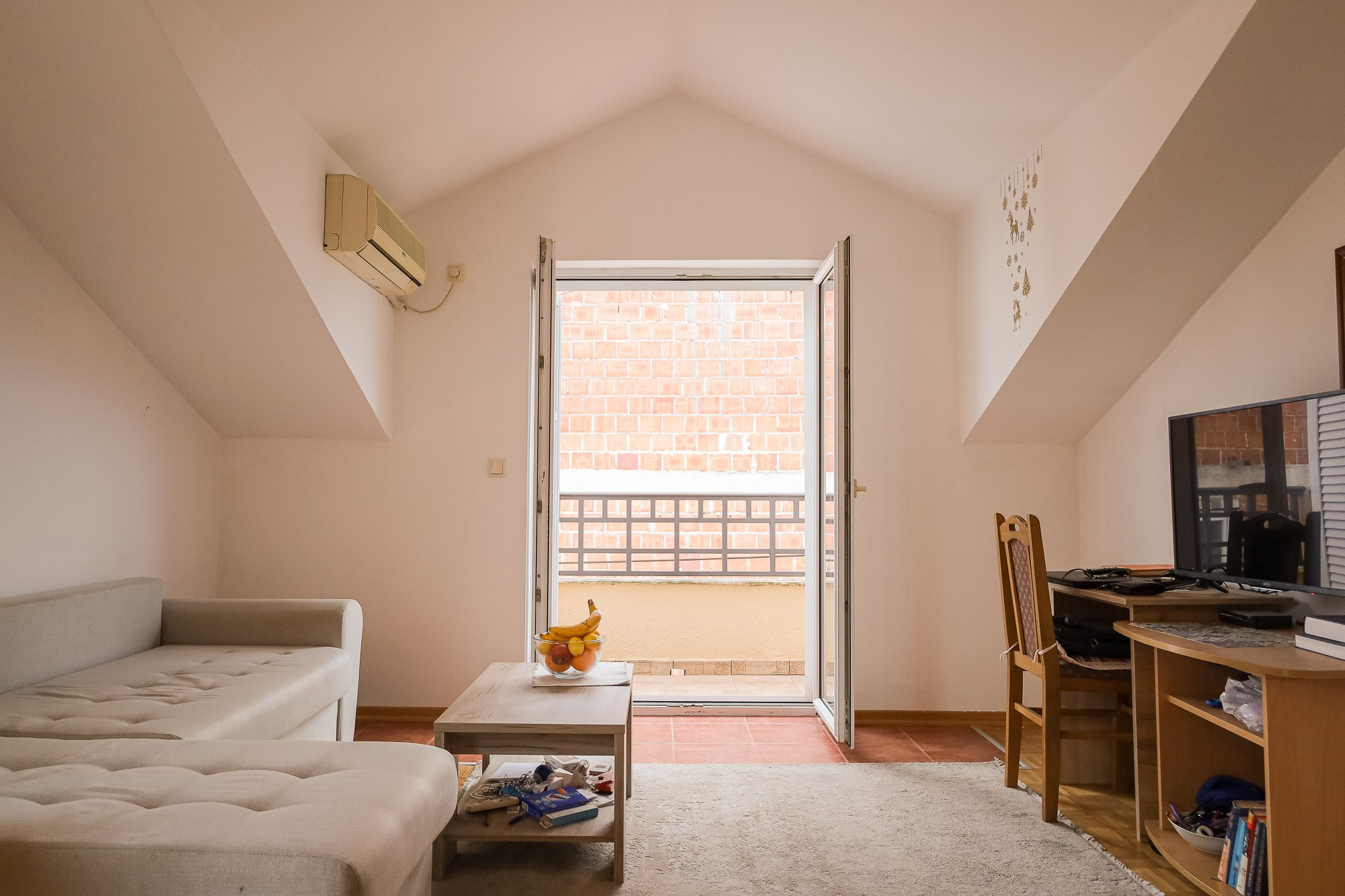 Private aparts for sale. Fotograf u Crnoj Gori-porodično fotografisanje sa djecom, lovestory, nekretnine