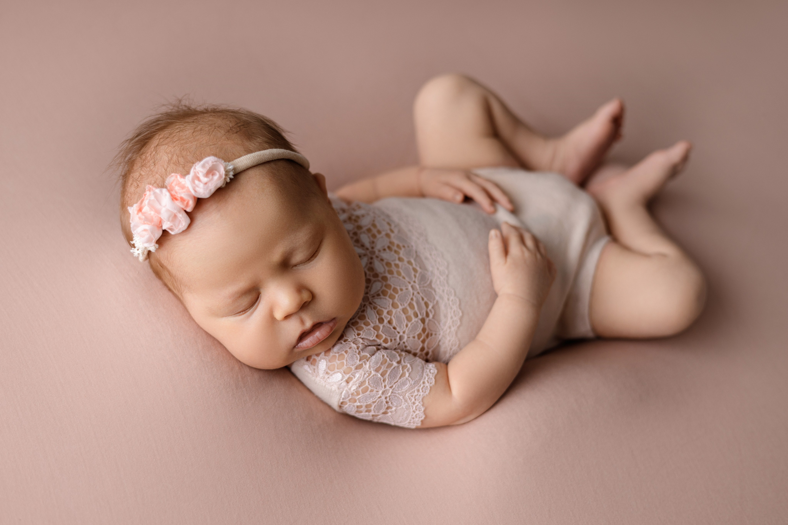 Илона. Евгения Горбунова фотограф новорожденных в Новом Уренгое