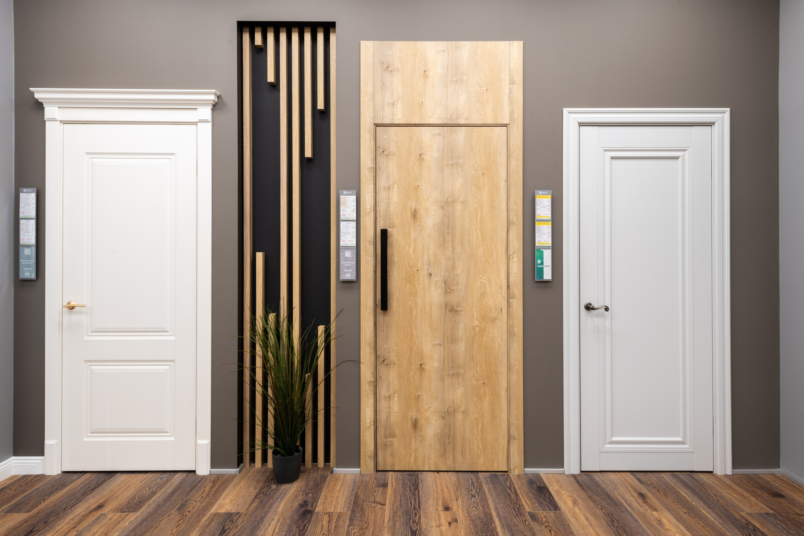 Магазин дверей — общий вид торгового зала