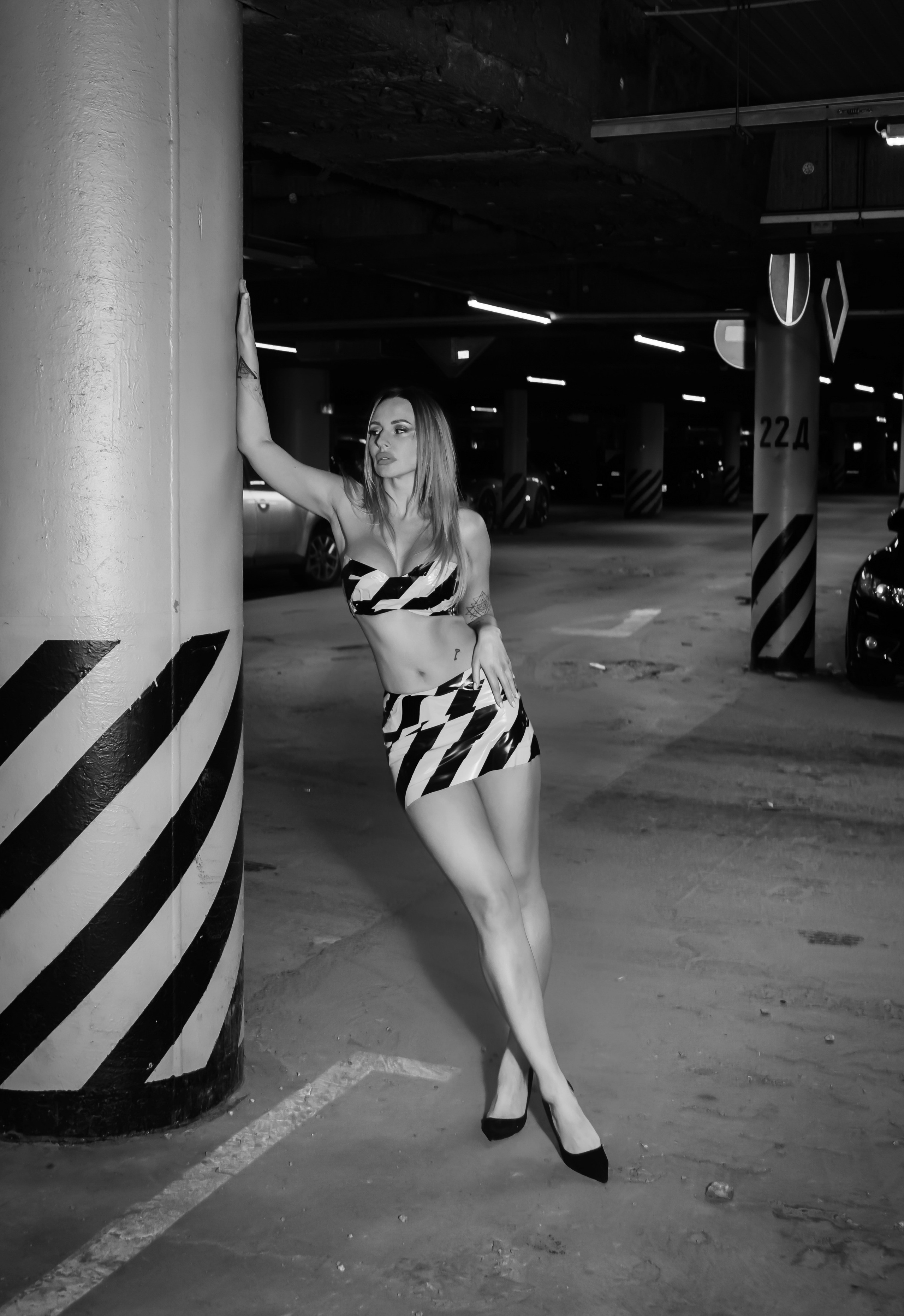 Съемка на парковке — модель Дина. Фотограф Москва и Видеограф Москва