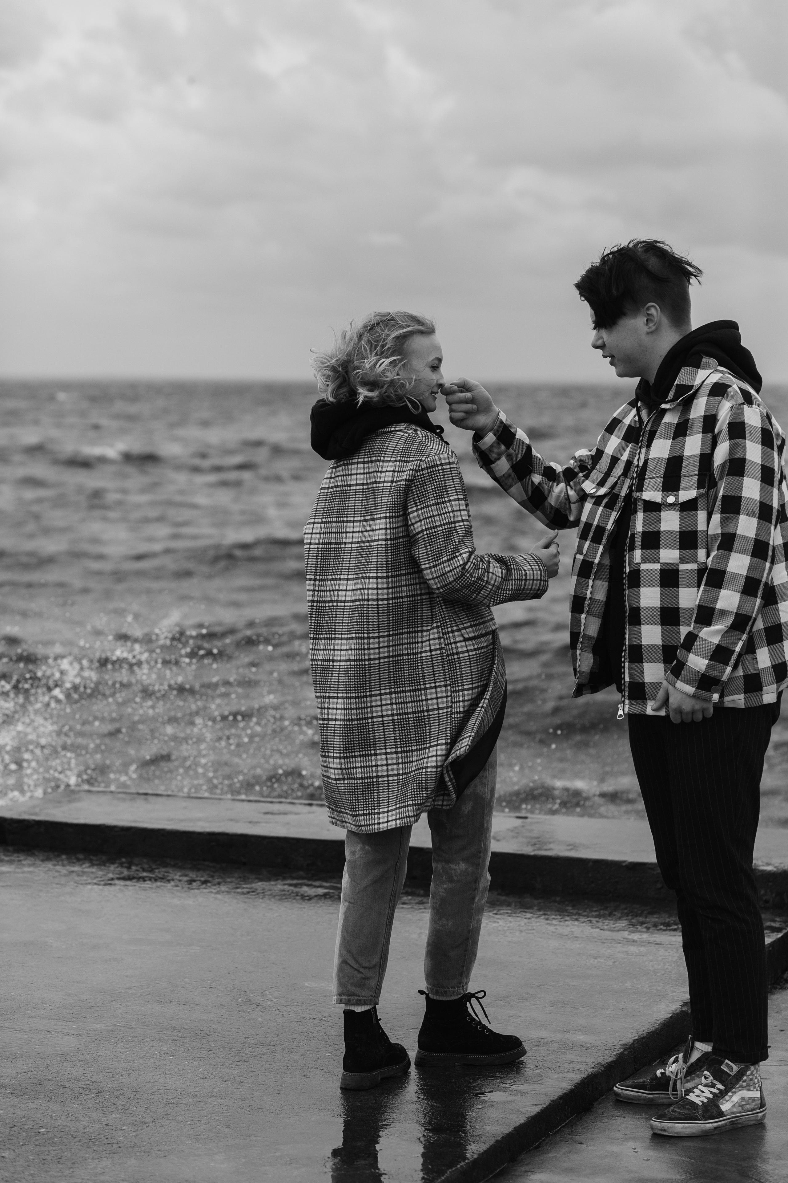 Саша и Полина. Чайки. Пирс. Финский. Свадебный фотограф в Санкт — Петербурге и Ленинградской о