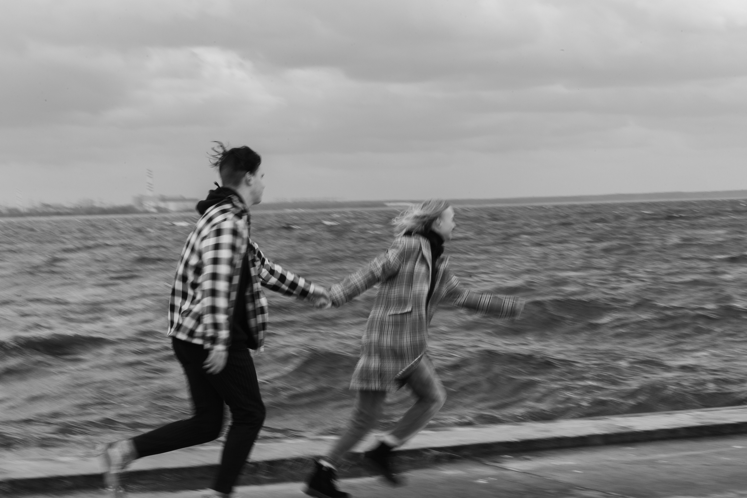 Саша и Полина. Чайки. Пирс. Финский. Свадебный фотограф в Санкт — Петербурге и Ленинградской о