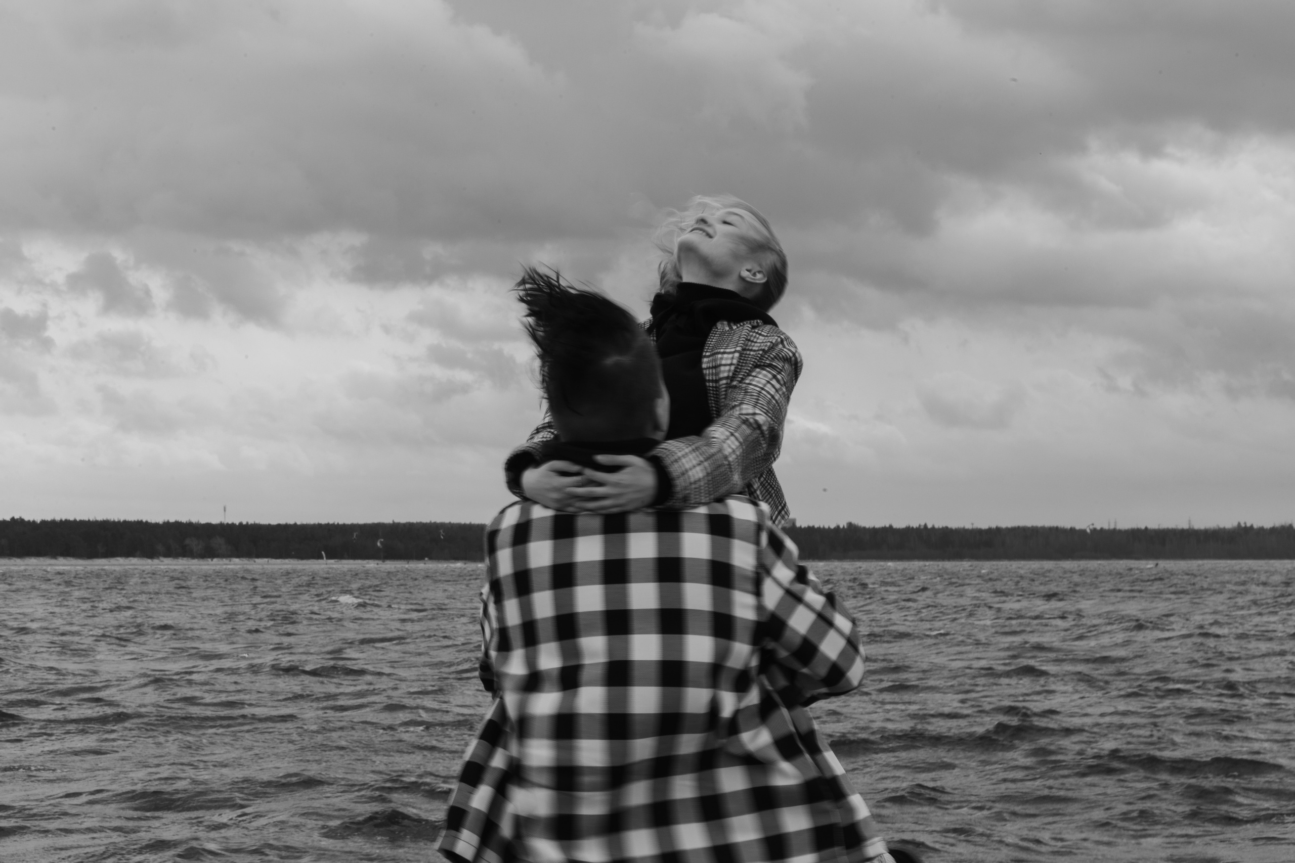 Саша и Полина. Чайки. Пирс. Финский. Свадебный фотограф в Санкт — Петербурге и Ленинградской о