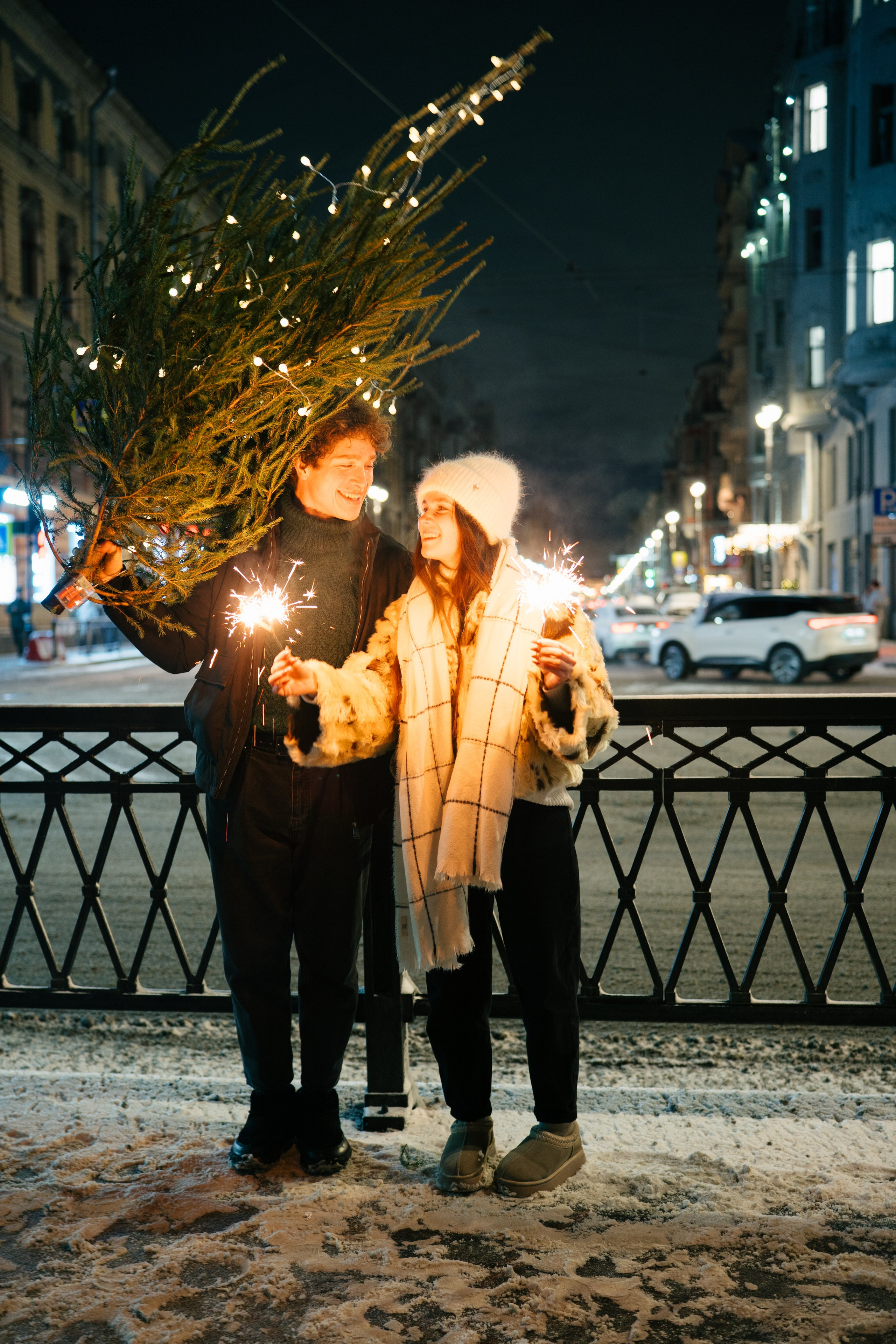 НОВОГОДНЯЯ ПРОГУЛКА ПАРЫ ПО ЧЕРНЫШЕВСКОЙ ПЕРЕД НОВЫМ ГОДОМ. Профессиональный фотограф, Санкт-Петербург — Виктория Богомолова