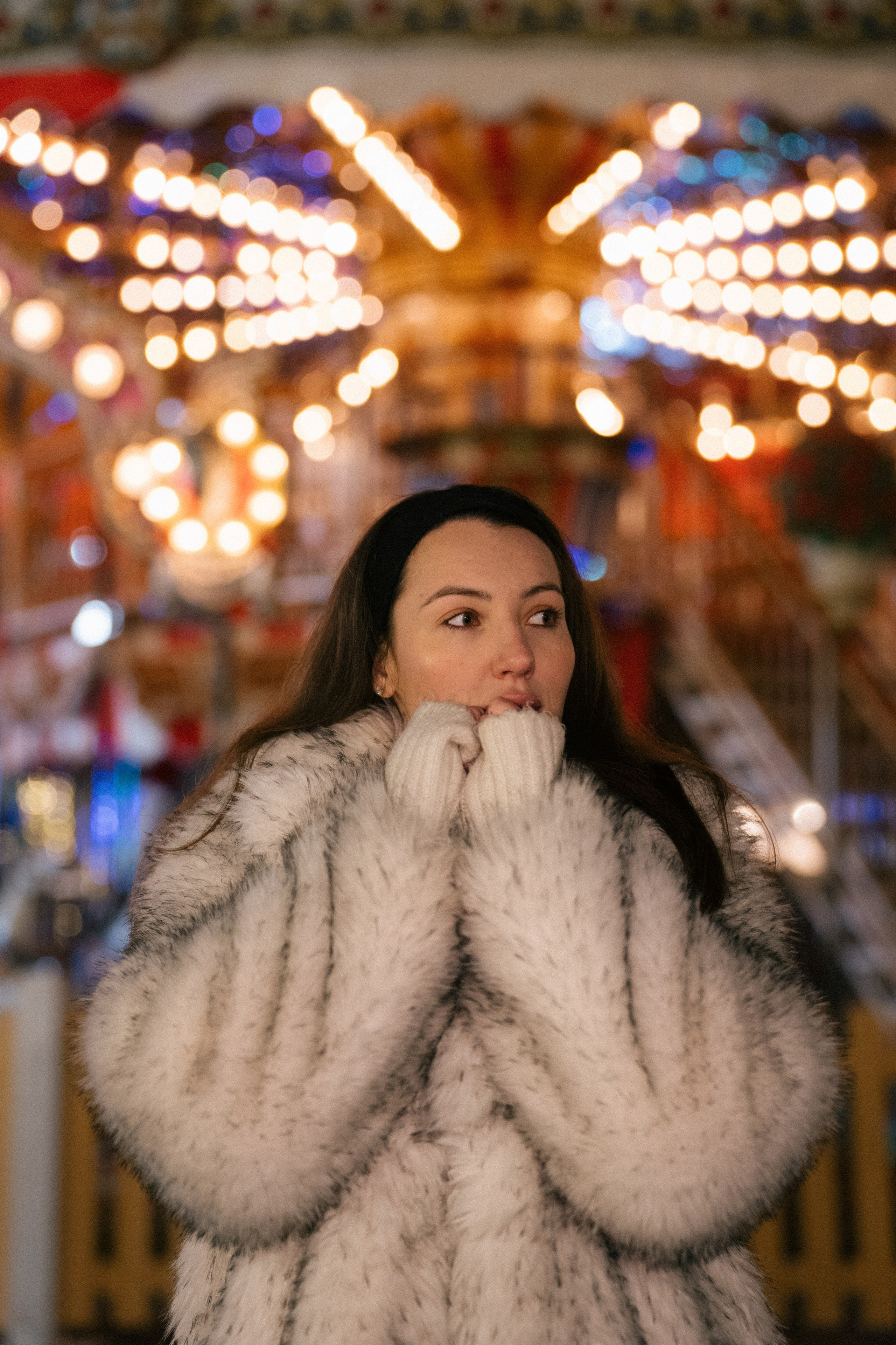 ПРОГУЛКА НА МАНЕЖНОЙ ПЛОЩАДИ ДЛЯ ДЕВУШКИ ПЕРЕД НОВЫМ ГОДОМ (НОВОГОДНЯЯ ФОТОСЕССИИЯ НА МАНЕЖНОЙ ПЛОЩАДИ). Профессиональный фотограф, Санкт-Петербург — Виктория Богомолова