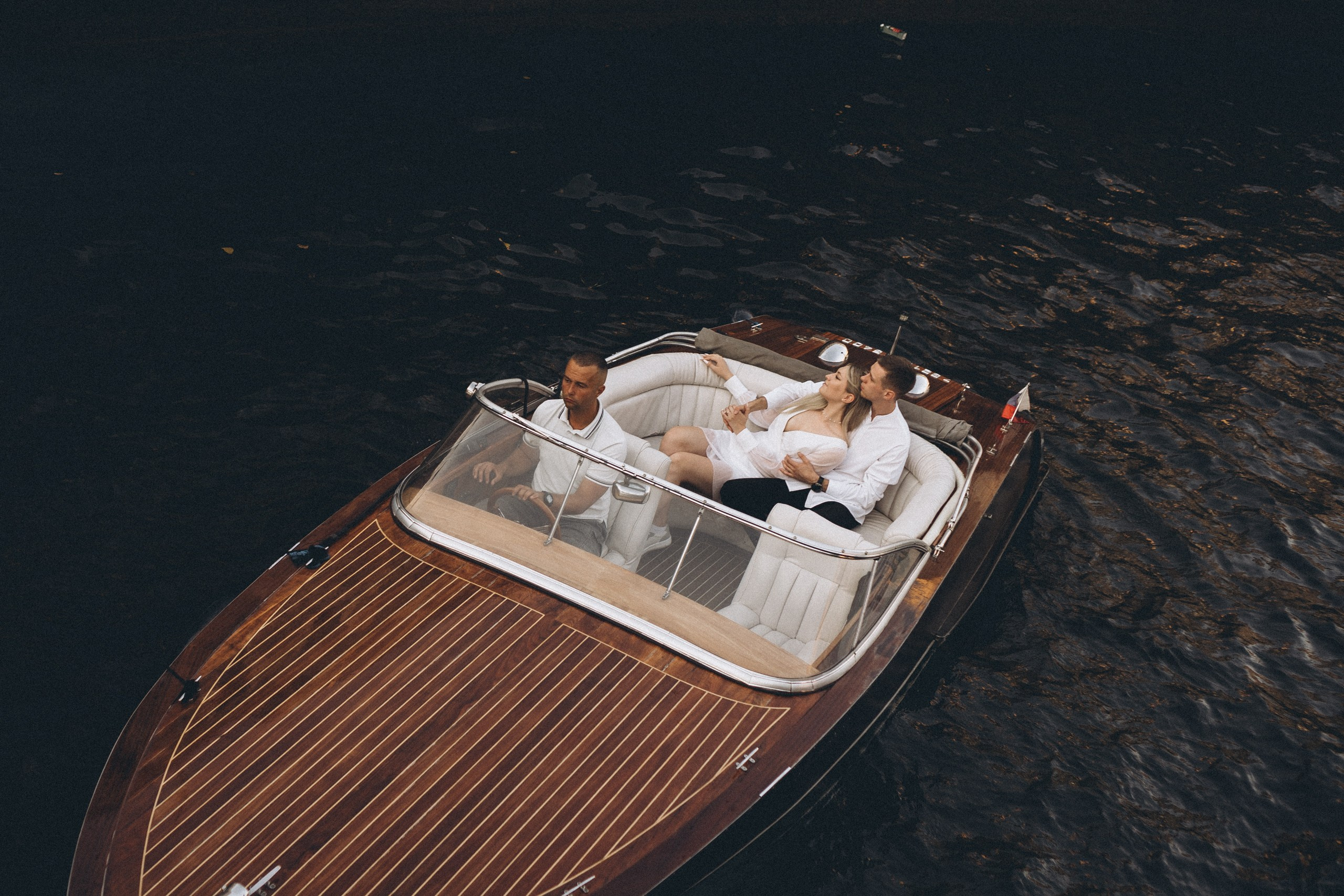 СВАДЕНБНАЯ СЬЕМКА НА КАТЕРЕ ПО КАНАЛАМ САНКТ-ПЕТЕРБУРГА И В АКВАТОРИИ НЕВЫ. Профессиональный фотограф, Санкт-Петербург — Виктория Богомолова