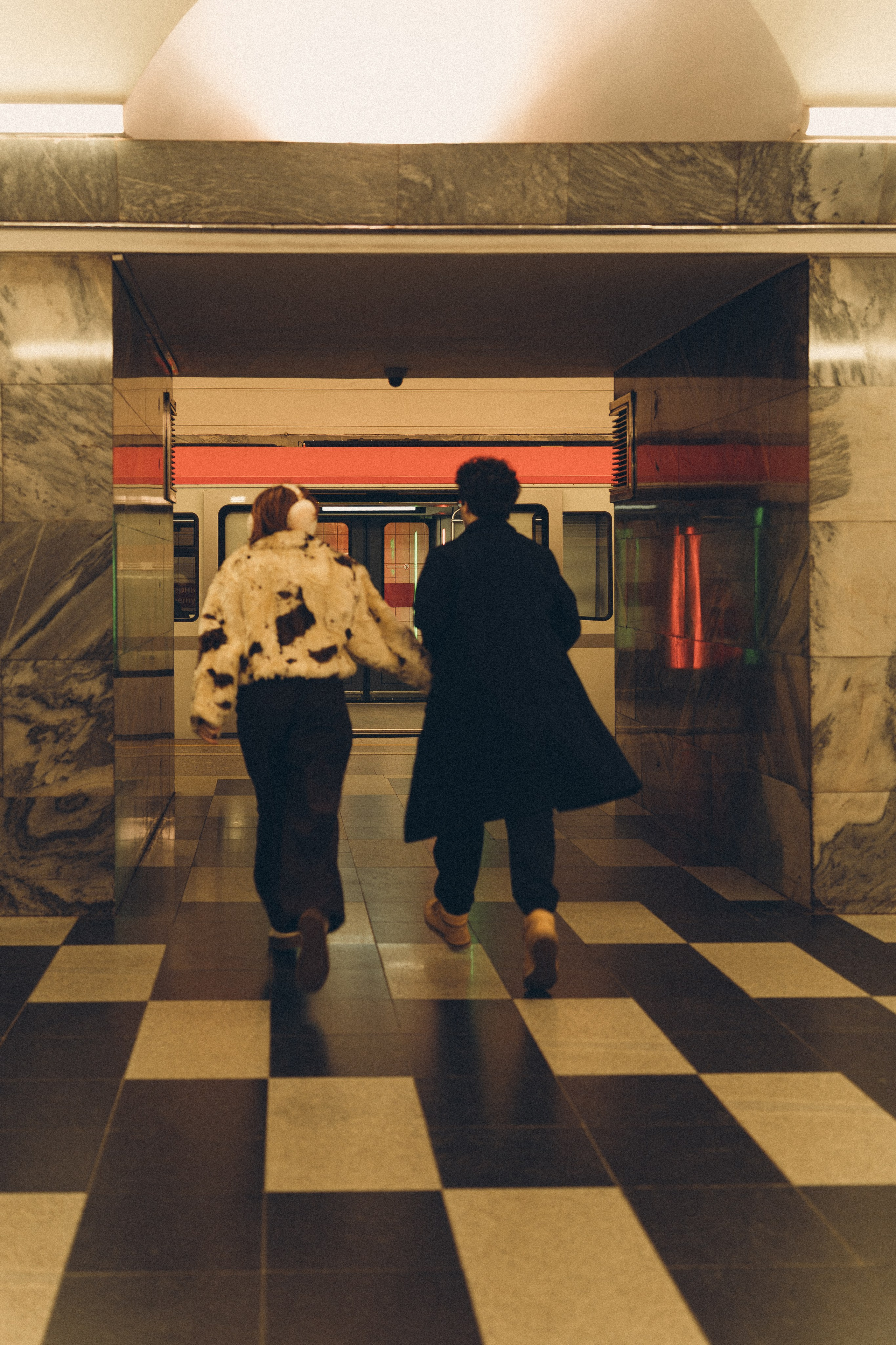НОВОГОДНЯЯ ФОТОСЕСИИЯ ПАРЫ В МЕТРО ЛЮБОВЬ. Профессиональный фотограф, Санкт-Петербург — Виктория Богомолова