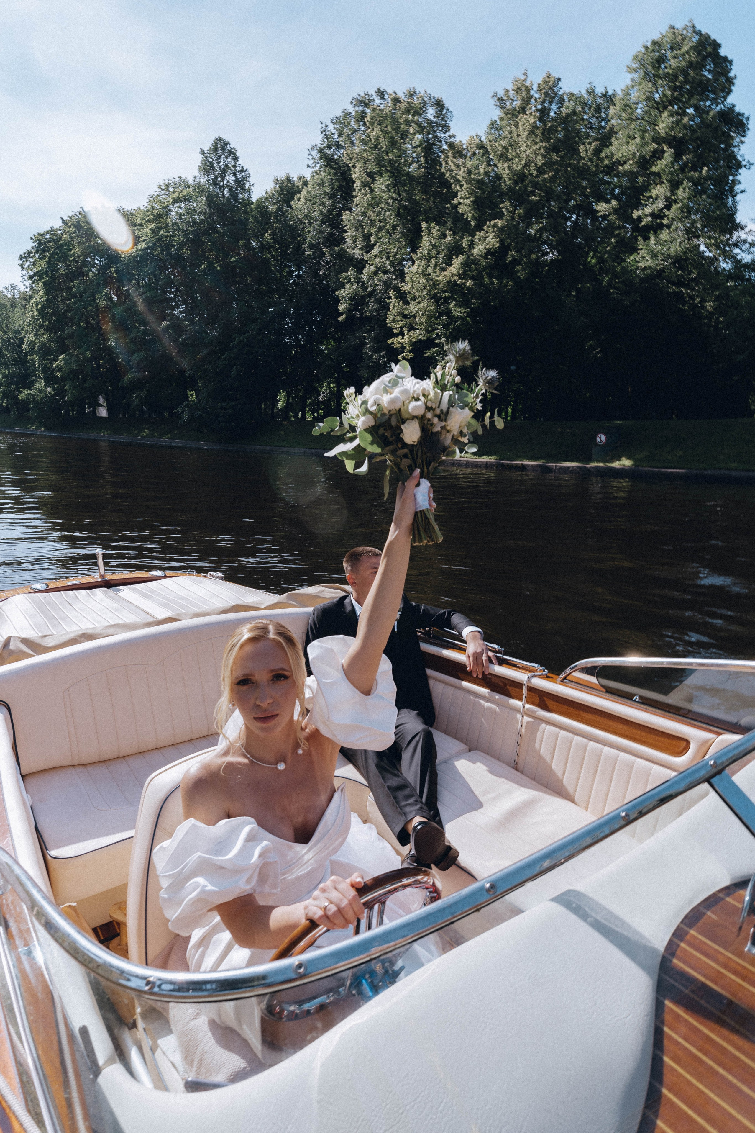 СВАДЕНБНАЯ СЬЕМКА НА КАТЕРЕ ПО КАНАЛАМ САНКТ-ПЕТЕРБУРГА И В АКВАТОРИИ НЕВЫ. Профессиональный фотограф, Санкт-Петербург — Виктория Богомолова