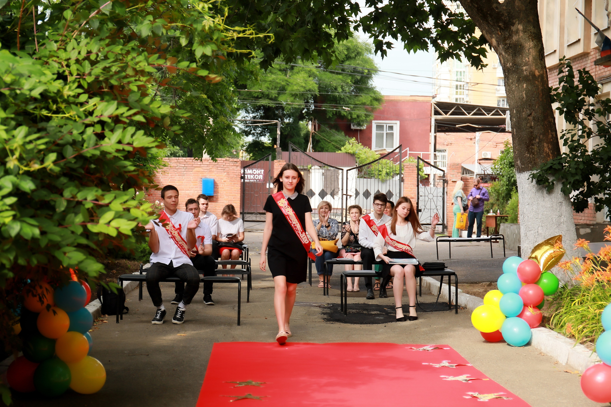 Вручение аттестатов (12 лицей). Детский семейный фотограф Краснодар