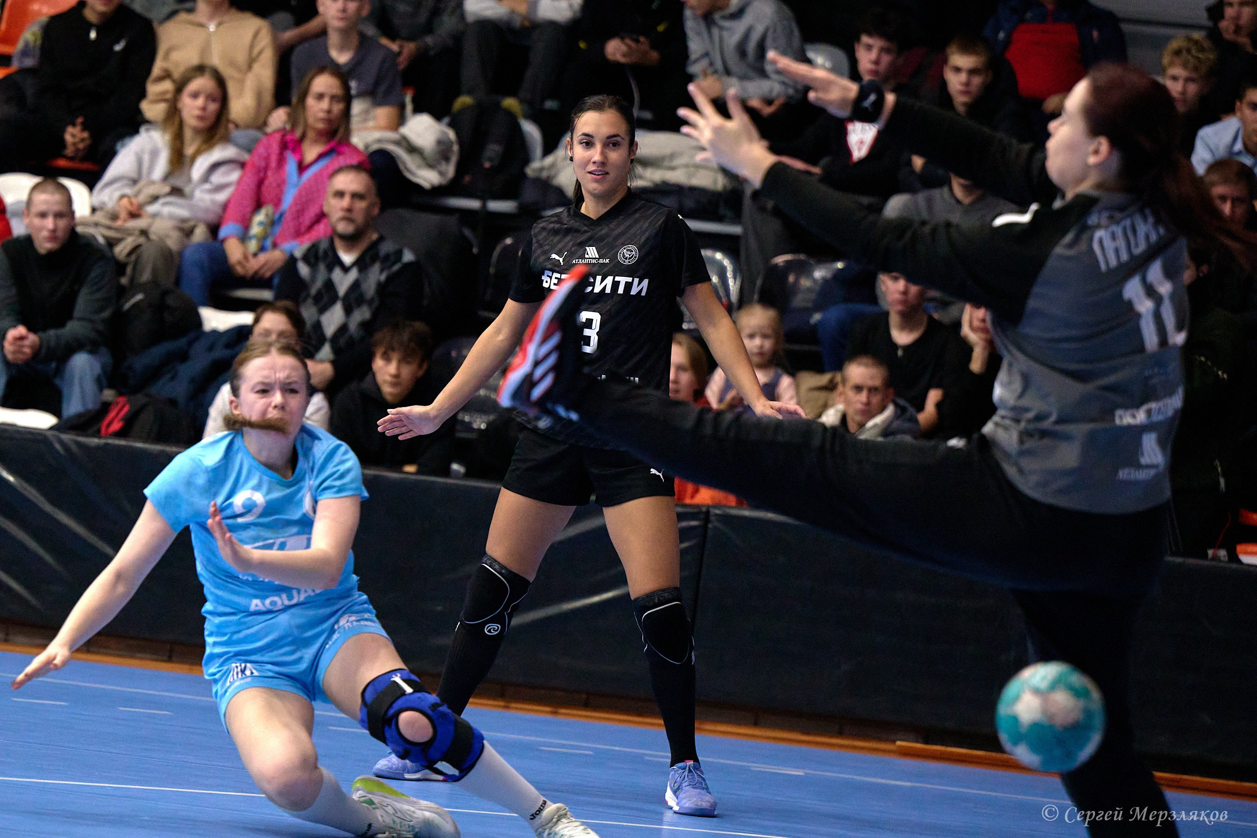 Гандбол. OLIMPBET Суперлига. «Университет» — «Ростов-Дон». Спортивный репортажный фотограф в Ижевске Сергей Мерзляков