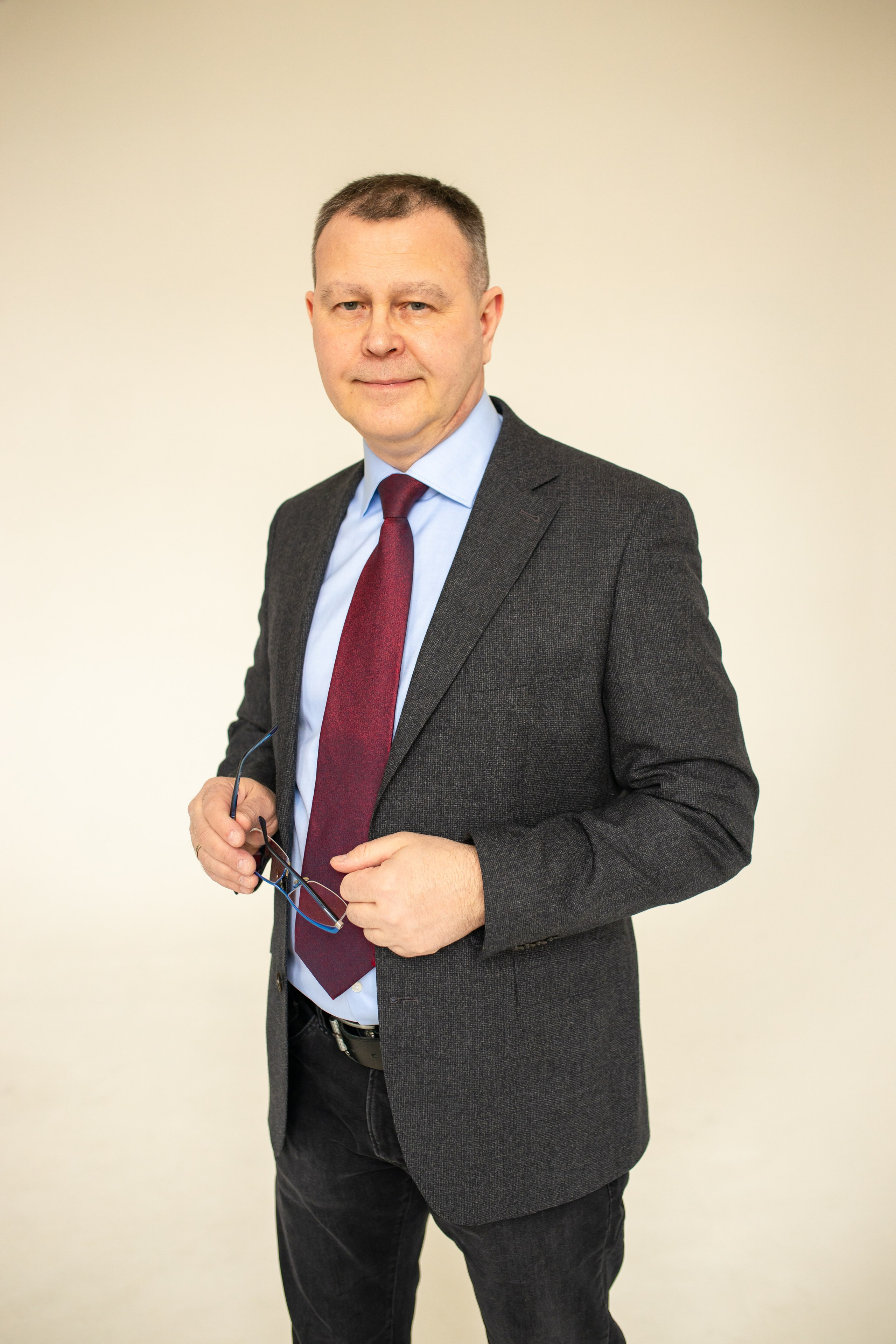 Семейная фотосессия на циклораме с естественным светом. Фотограф в Железнодорожном и Балашихе