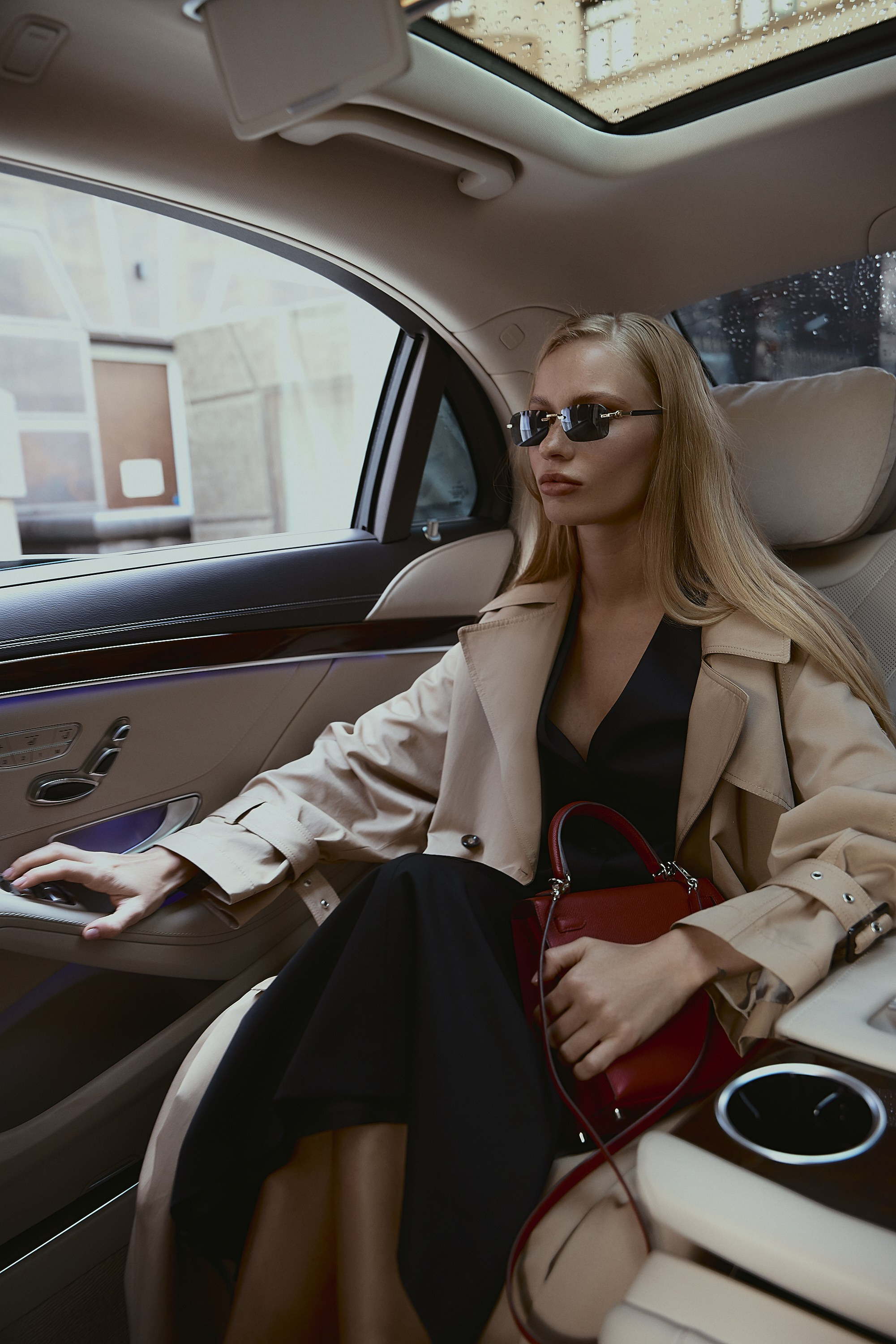 Street съемка на улице для бренда одежды в автомобиле женским  фэшен фотографом в Москве Калининграде Хабаровске Екатериной Врублевской