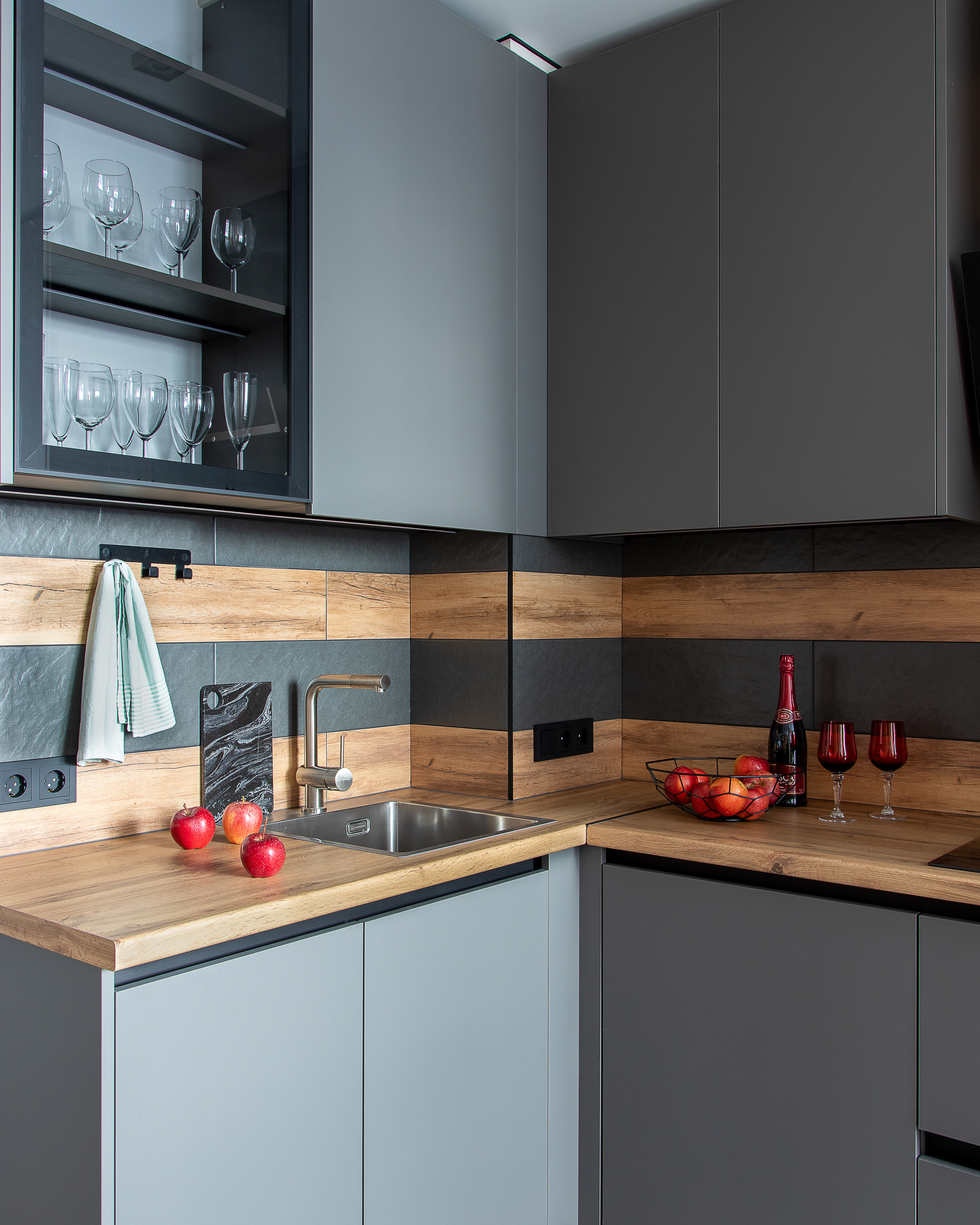 Ателье мебели и дизайна Modul. Кухня-прихожая. Интерьерный фотограф Краснодар. Галина Ладыгина