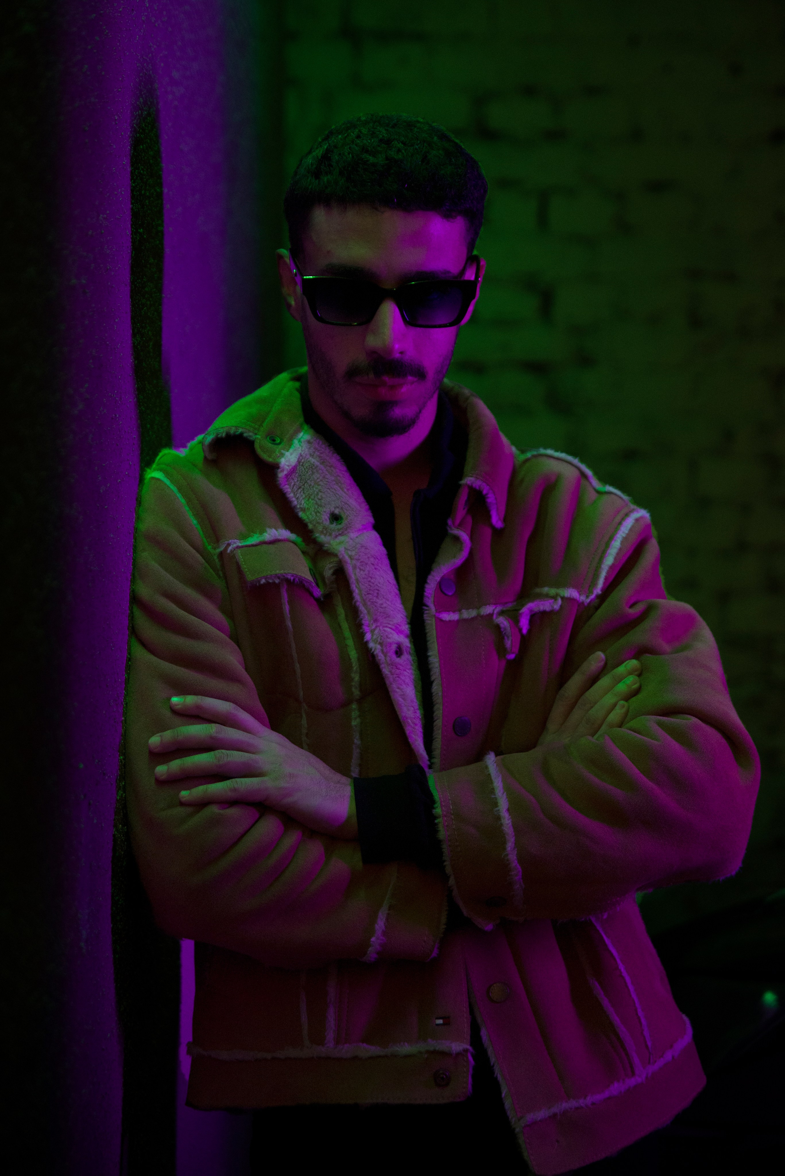 Зинадин. Уличная сессия с цветным светом