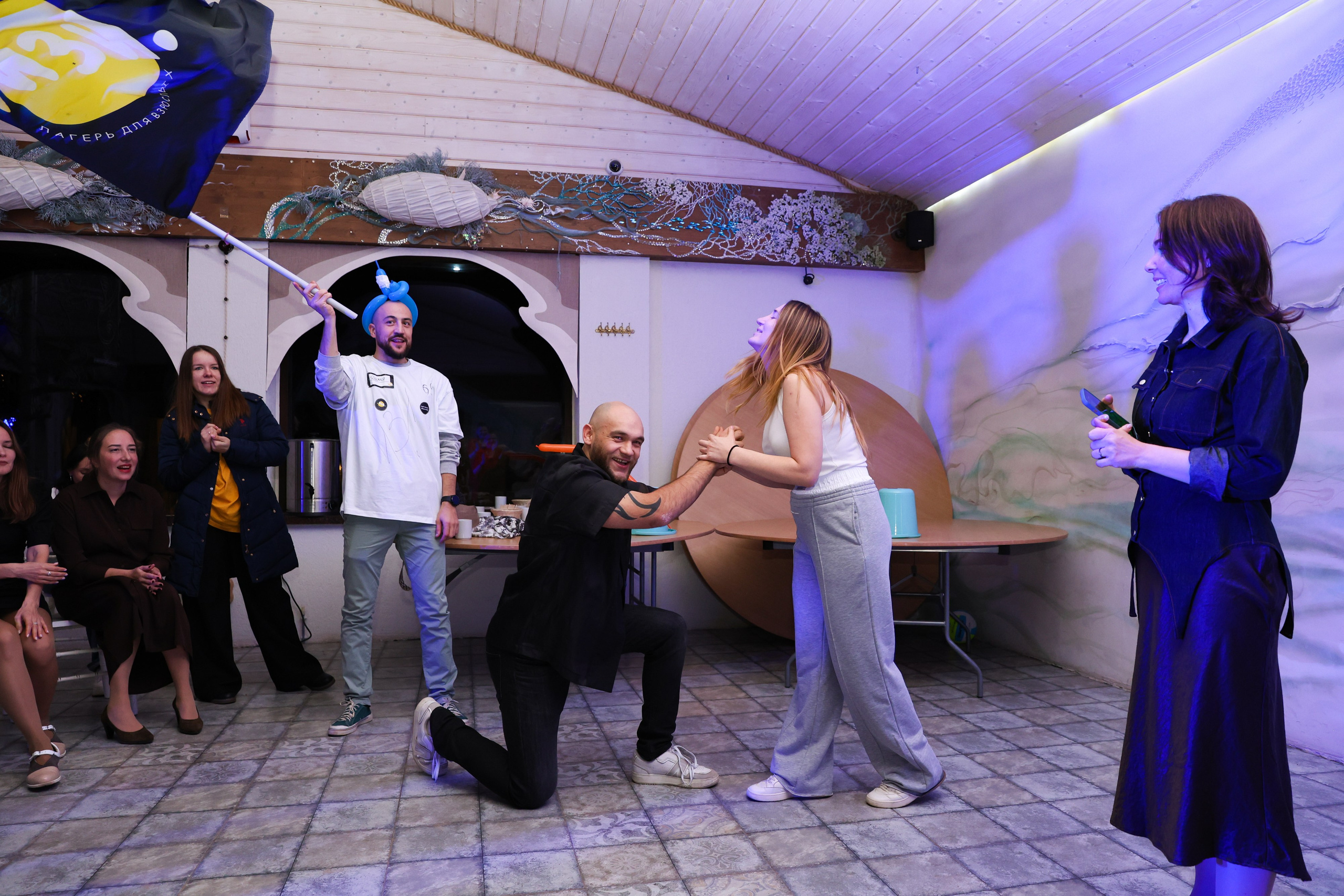 Тиндер смена в лагере для взрослых «Изи». Фотограф Дарья Попова