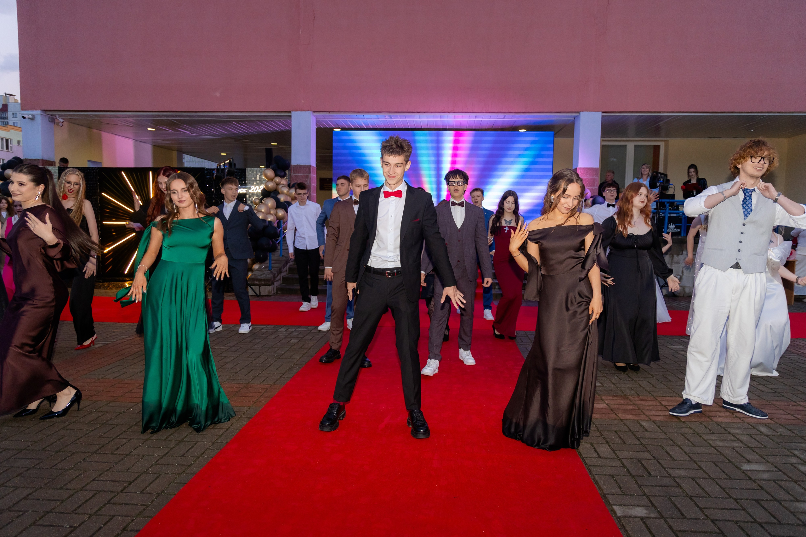 Школьный выпускной 2025 год в Минске, Беларуси. Свадебный фотограф в Минске/Беларуси Сергей Спиридонов