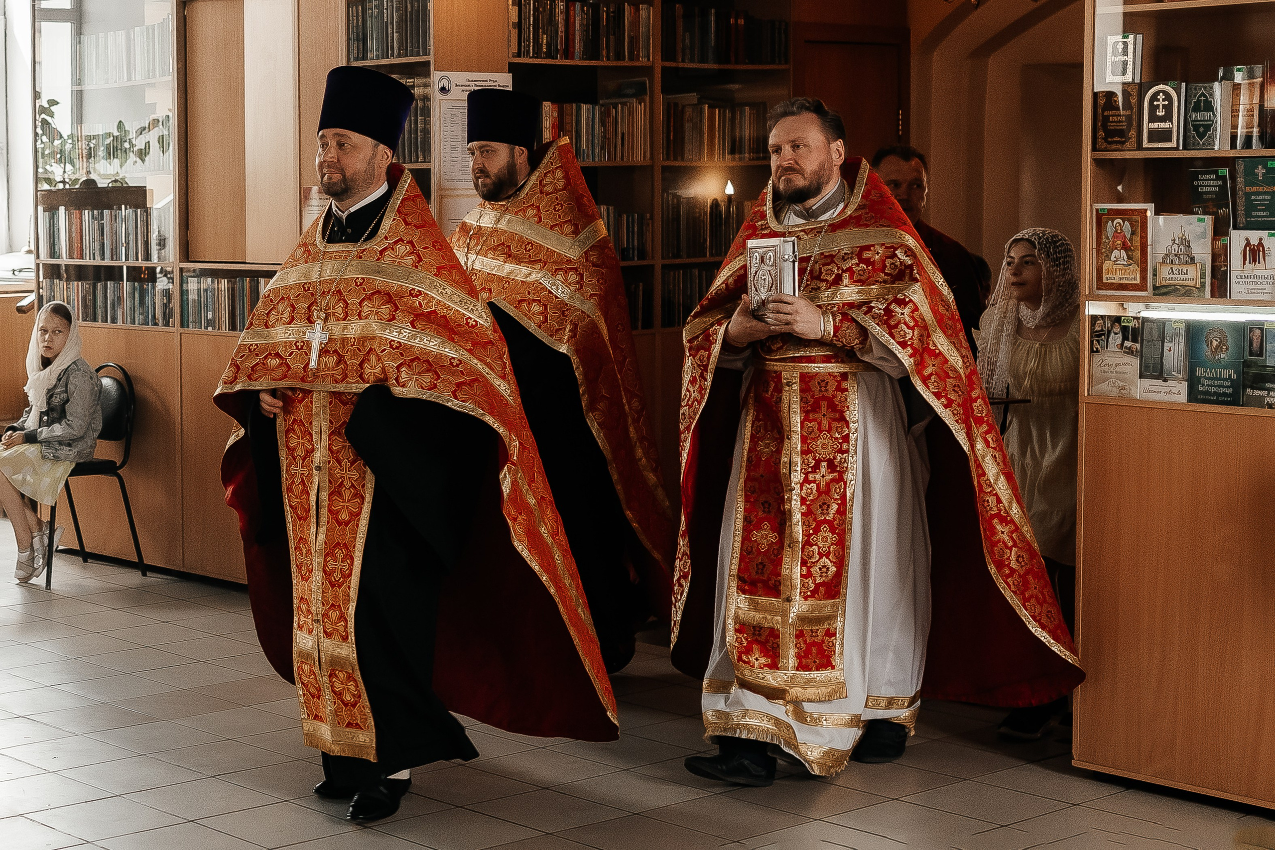 Крестный ход в храме. Съемка Таинств Крещения Венчания, детские и семейные съемки в Пензе